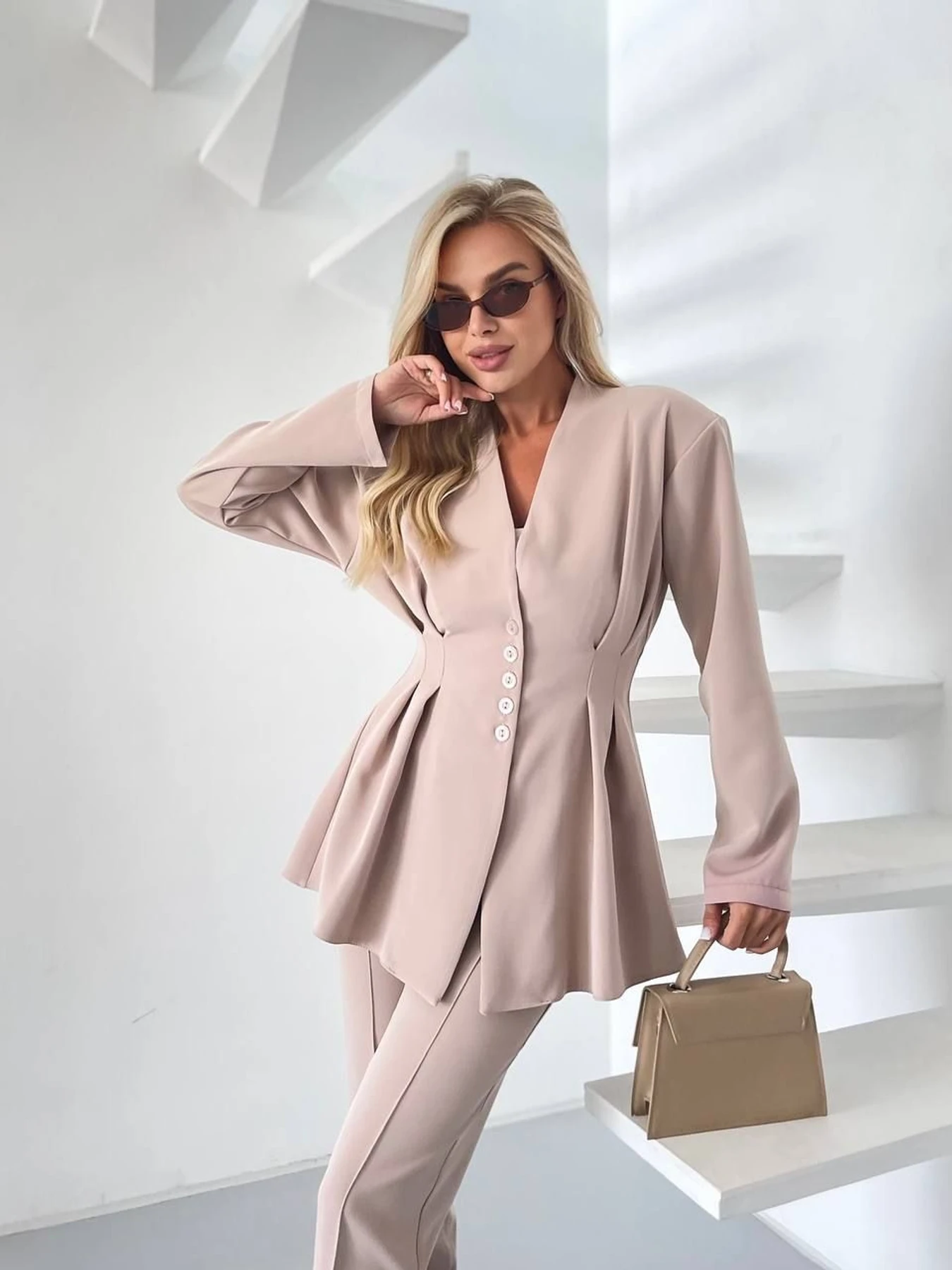 Костюмы Uaclothes модель like14873-bezhevj Костюмы Uaclothes модель like14873-bezhevj Фото