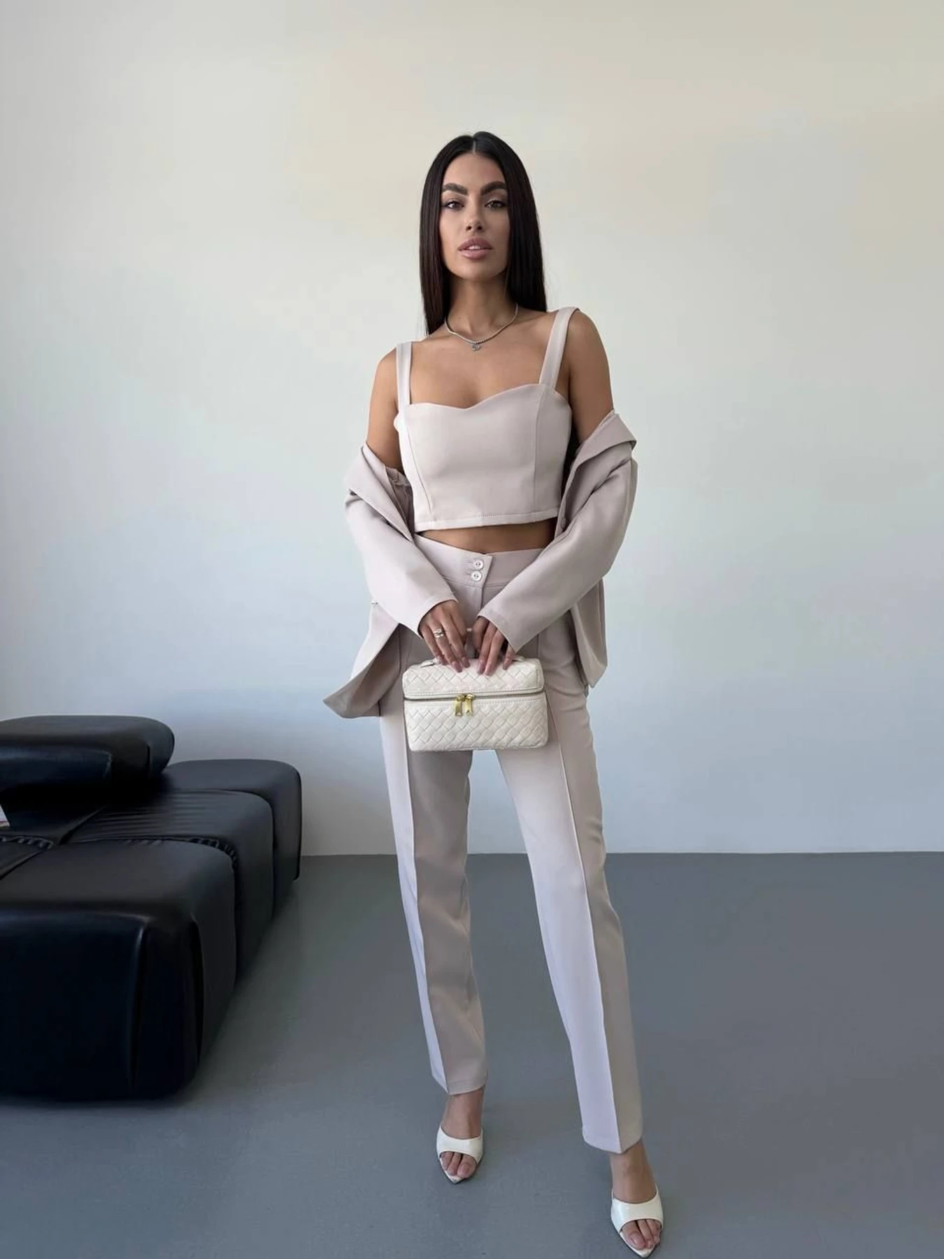 Костюмы Uaclothes модель like14651-bezhevj Костюмы Uaclothes модель like14651-bezhevj Фото