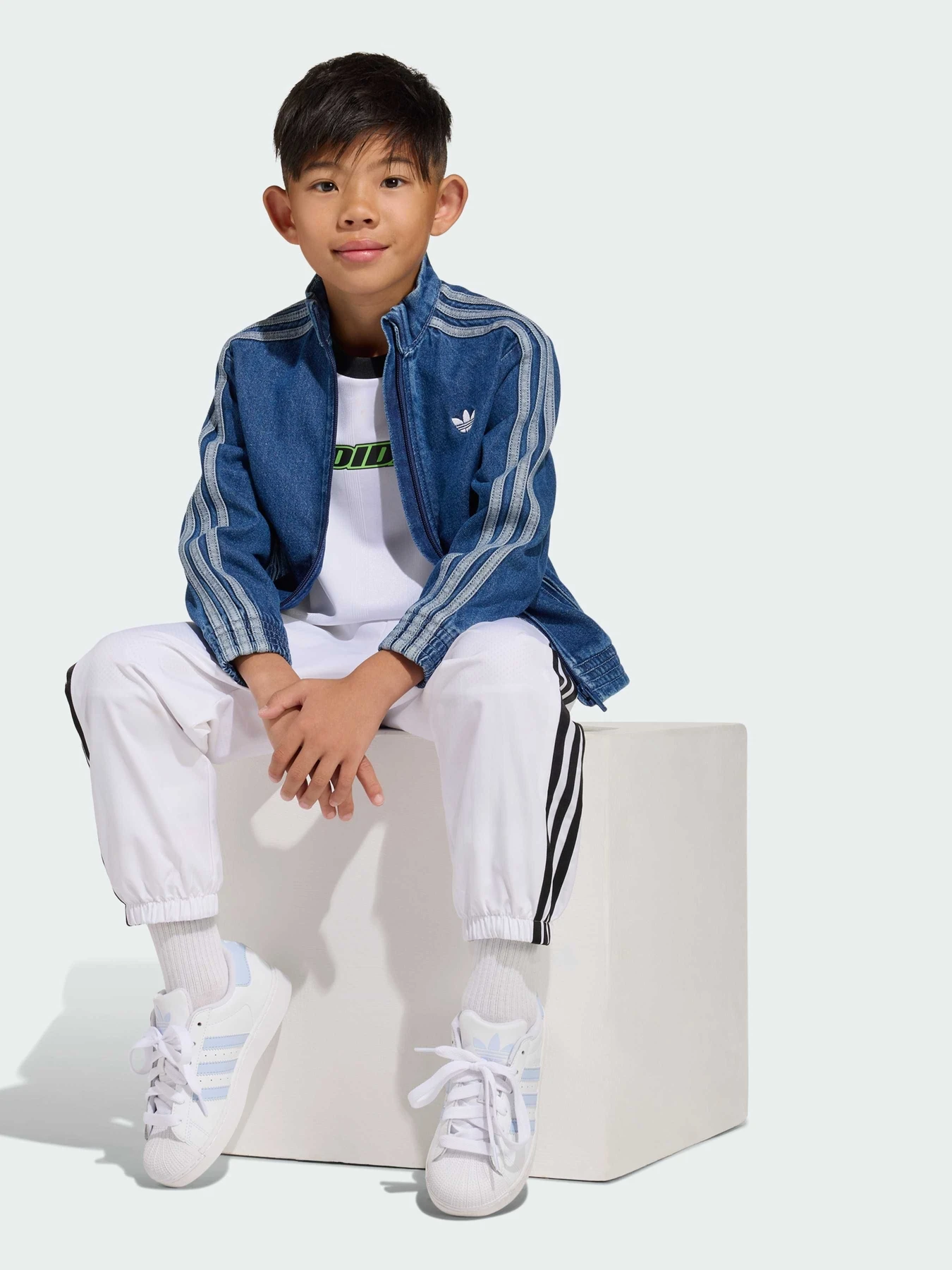 Куртки и дубленки Adidas Adicolor модель KD5801 Куртки и дубленки Adidas Adicolor модель KD5801 Фото