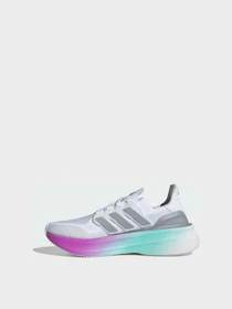 Кросівки Adidas Ultraboost модель KJ3588 Фото