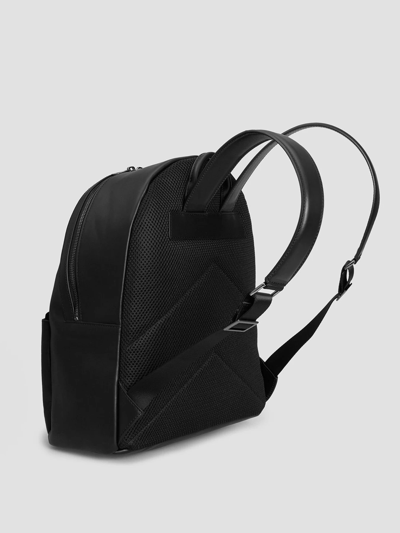 Рюкзаки Karl Lagerfeld модель 511453.815901;990 Рюкзаки Karl Lagerfeld модель 511453.815901;990 Фото