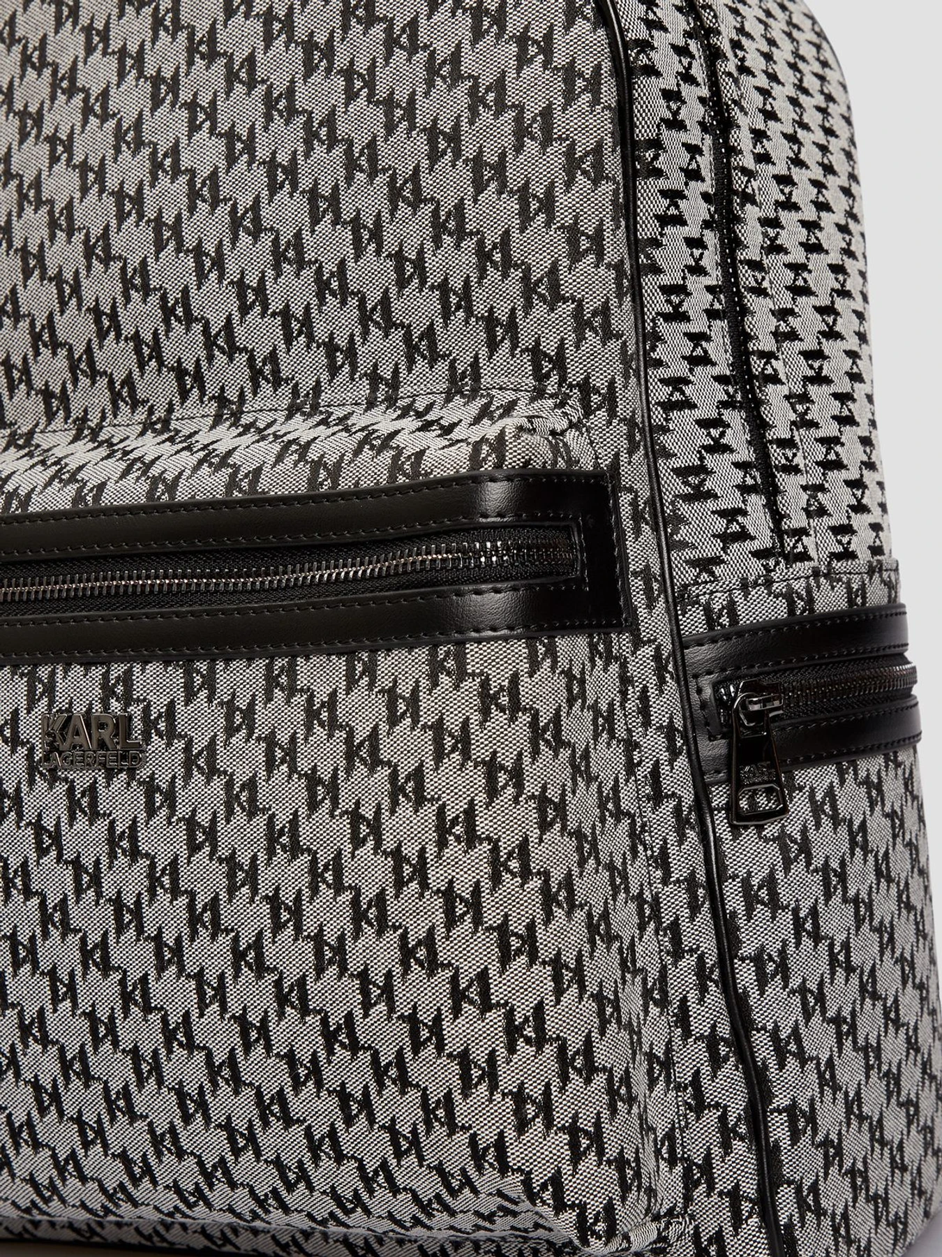 Рюкзаки Karl Lagerfeld модель 534115.805908;990 Рюкзаки Karl Lagerfeld модель 534115.805908;990 Фото
