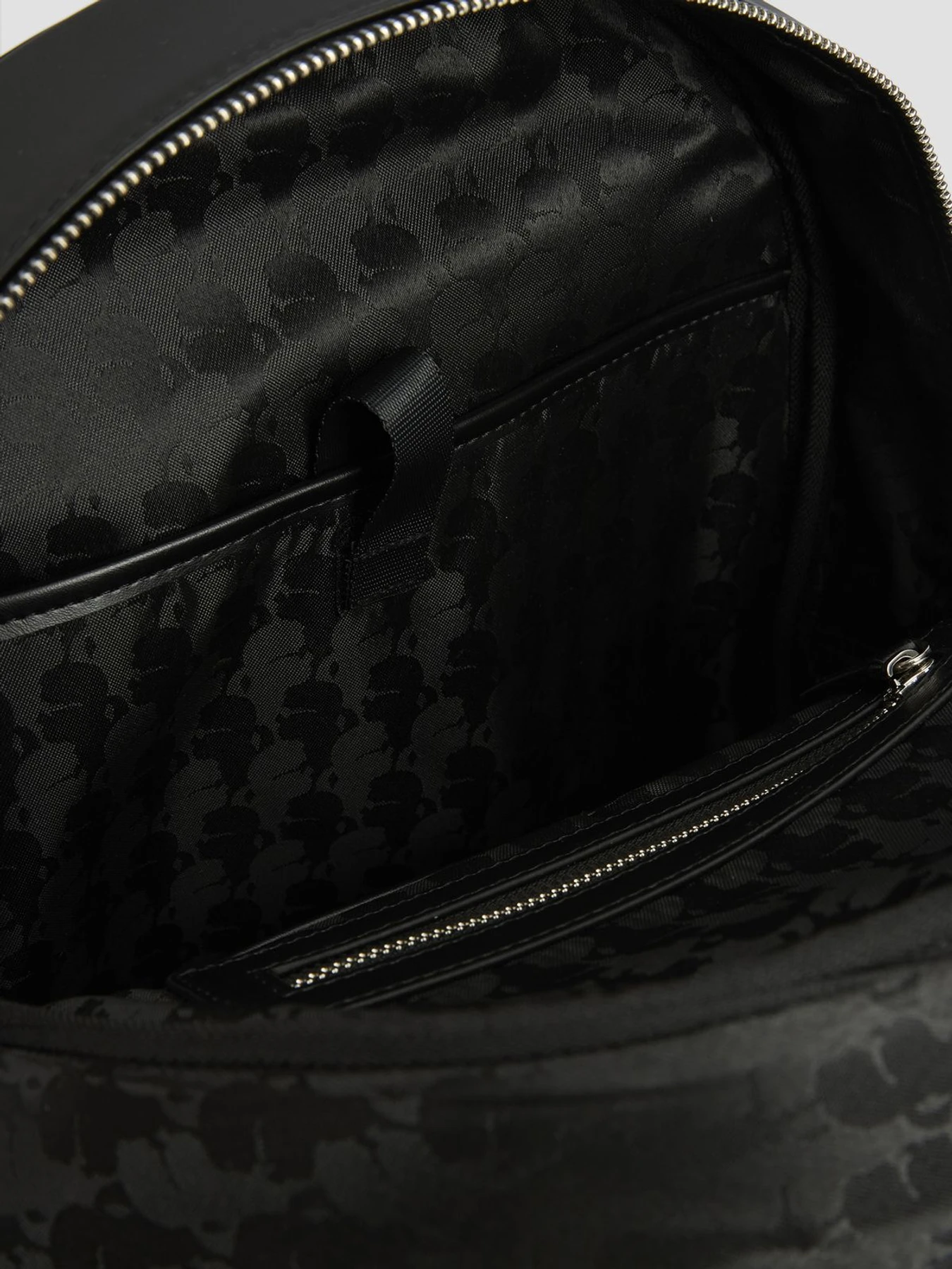 Рюкзаки Karl Lagerfeld модель 543113.805908;990 Рюкзаки Karl Lagerfeld модель 543113.805908;990 Фото