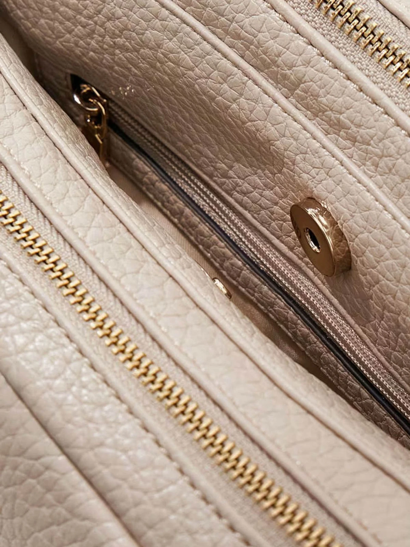 Сумки GUESS модель HWBG95.01060;LTA Сумки GUESS модель HWBG95.01060;LTA Фото