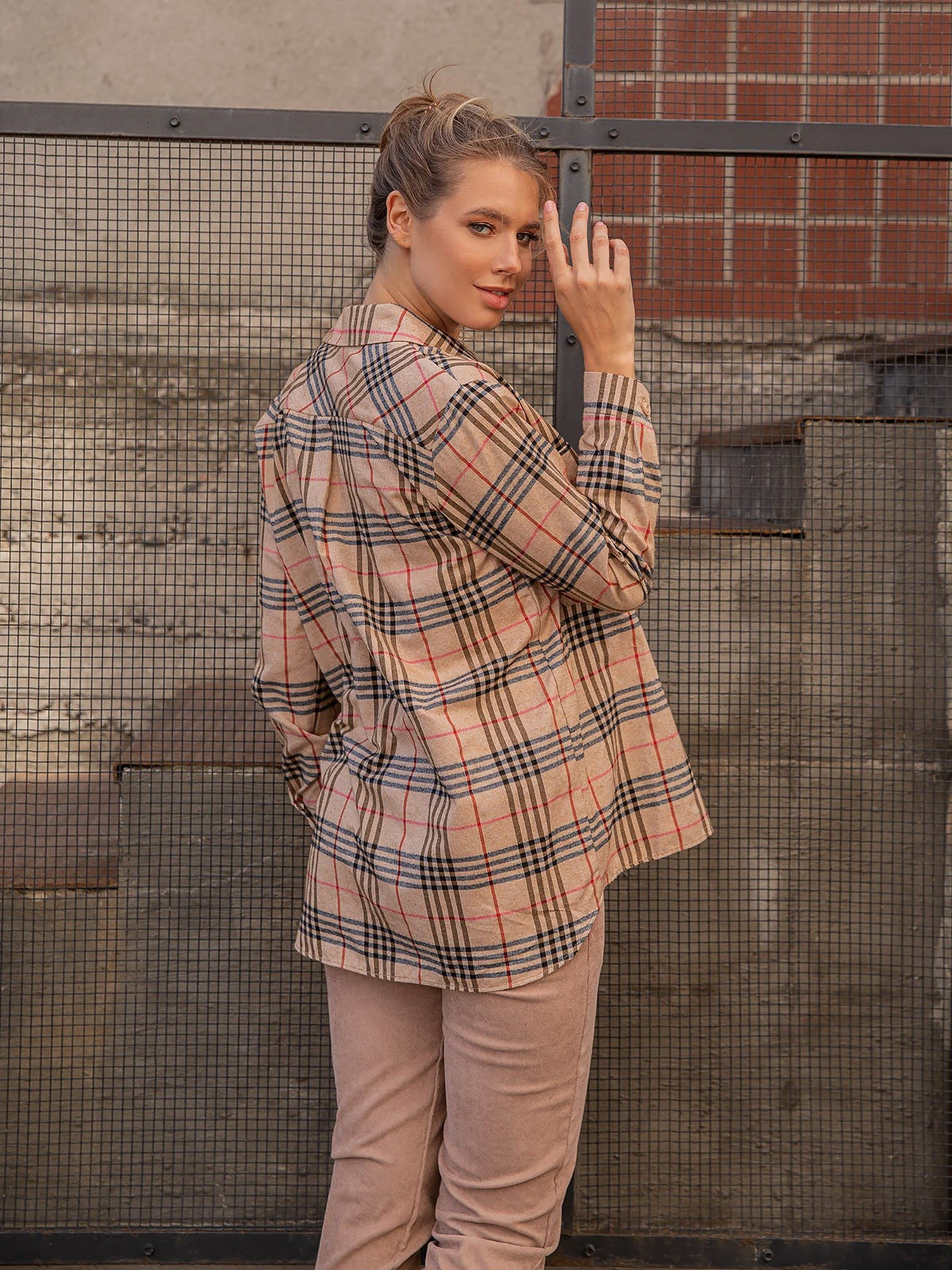Сорочки ISSA Plus модель 13044_beige Фото