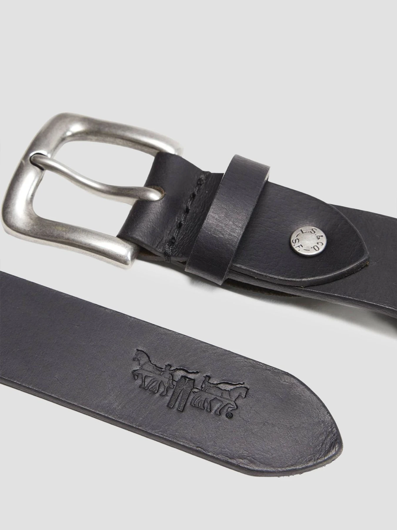 Ремені Levi's модель 005D1;0000 Ремені Levi's модель 005D1;0000 Фото