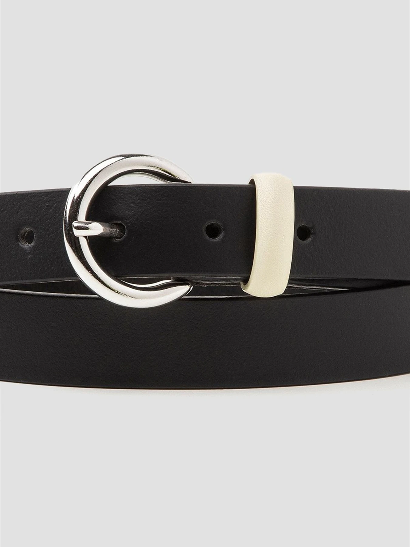 Ремені Levi's модель 234817;3.59 Ремені Levi's модель 234817;3.59 Фото