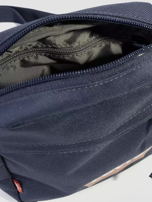 Levi's Крос-боді колір темно-синій фото 3