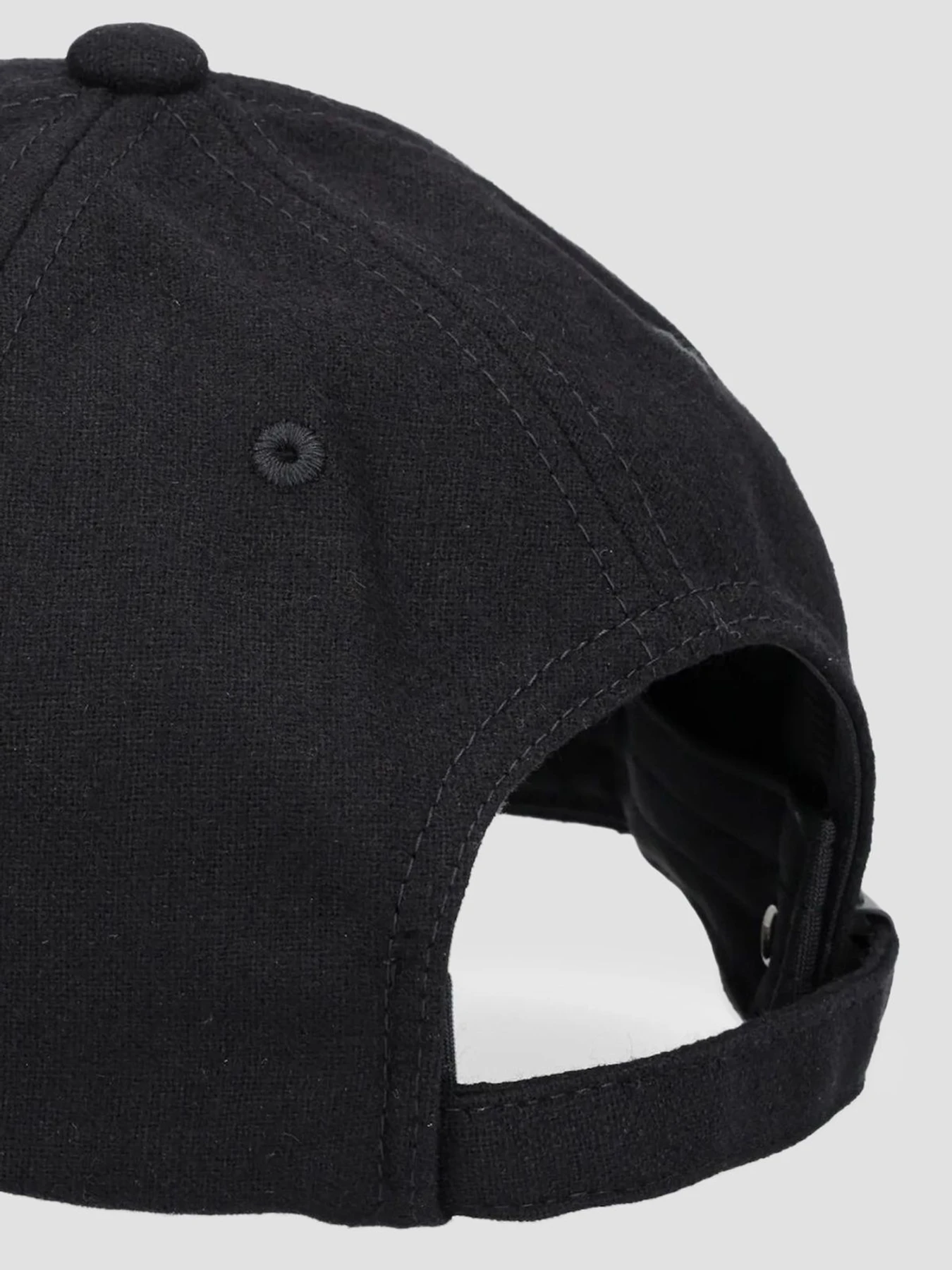 Шапки и кепки Karl Lagerfeld модель 554121.805622;990 Шапки и кепки Karl Lagerfeld модель 554121.805622;990 Фото