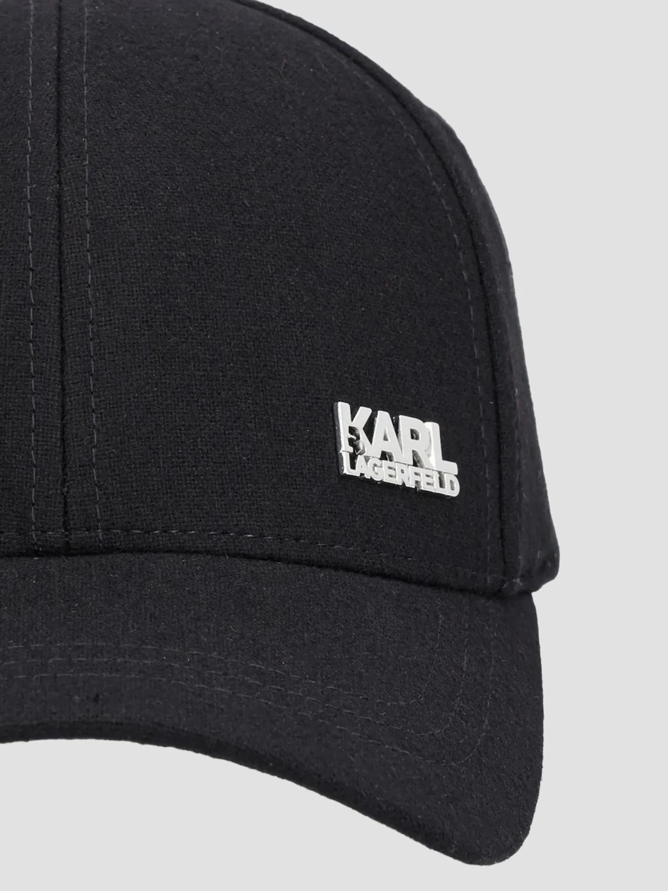 Шапки и кепки Karl Lagerfeld модель 554121.805622;990 Шапки и кепки Karl Lagerfeld модель 554121.805622;990 Фото
