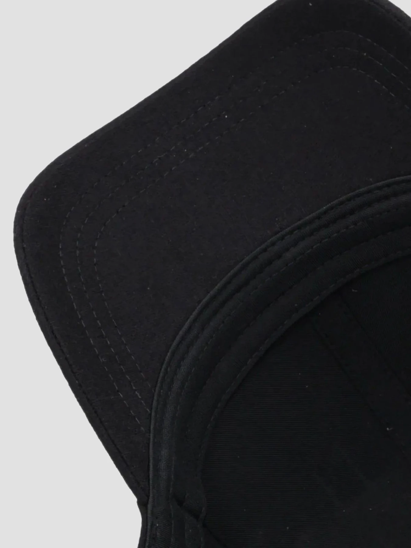 Шапки и кепки Karl Lagerfeld модель 554121.805622;990 Шапки и кепки Karl Lagerfeld модель 554121.805622;990 Фото