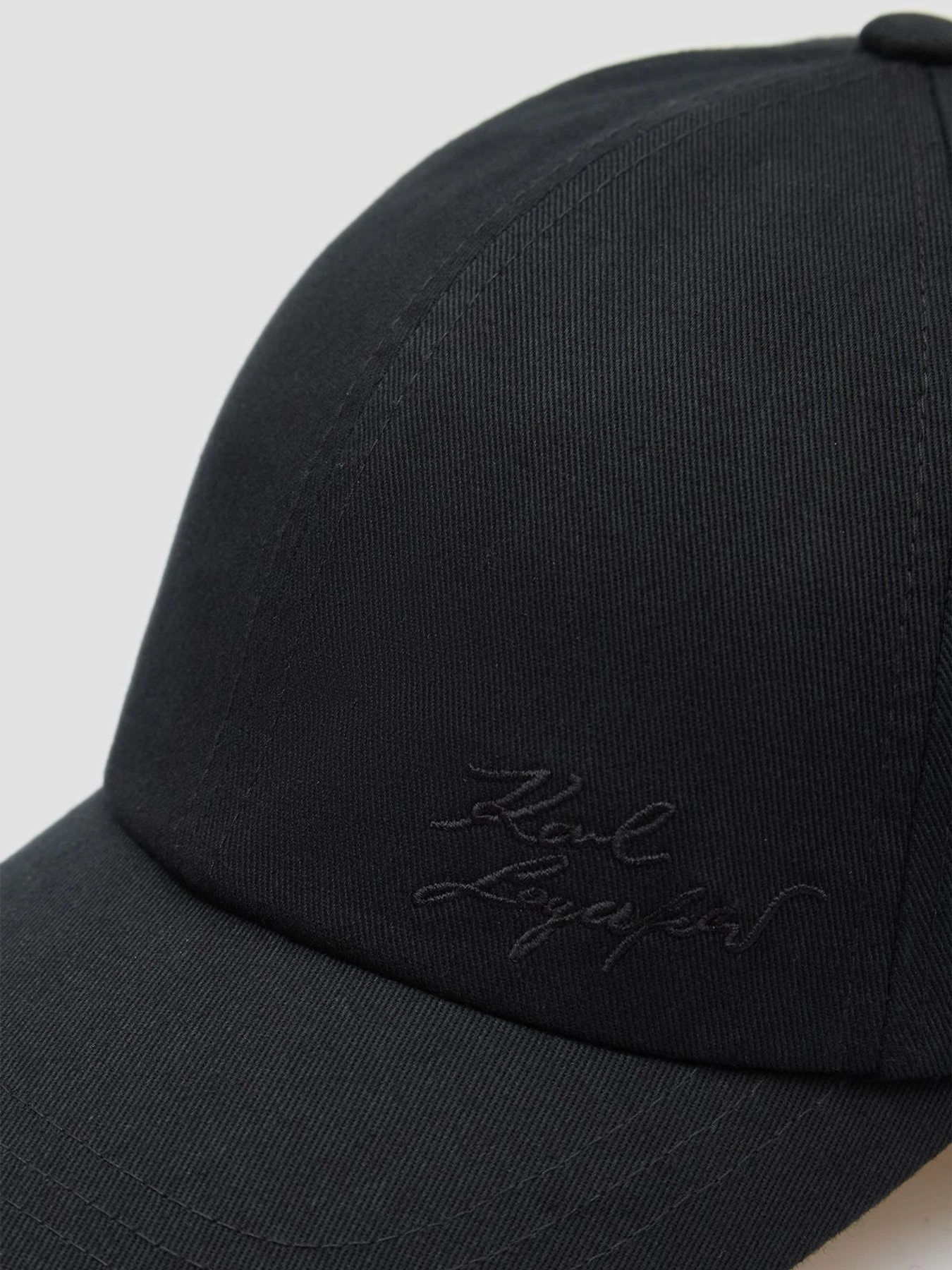 Шапки та кепки Karl Lagerfeld модель 562128.805612;990 Шапки та кепки Karl Lagerfeld модель 562128.805612;990 Фото