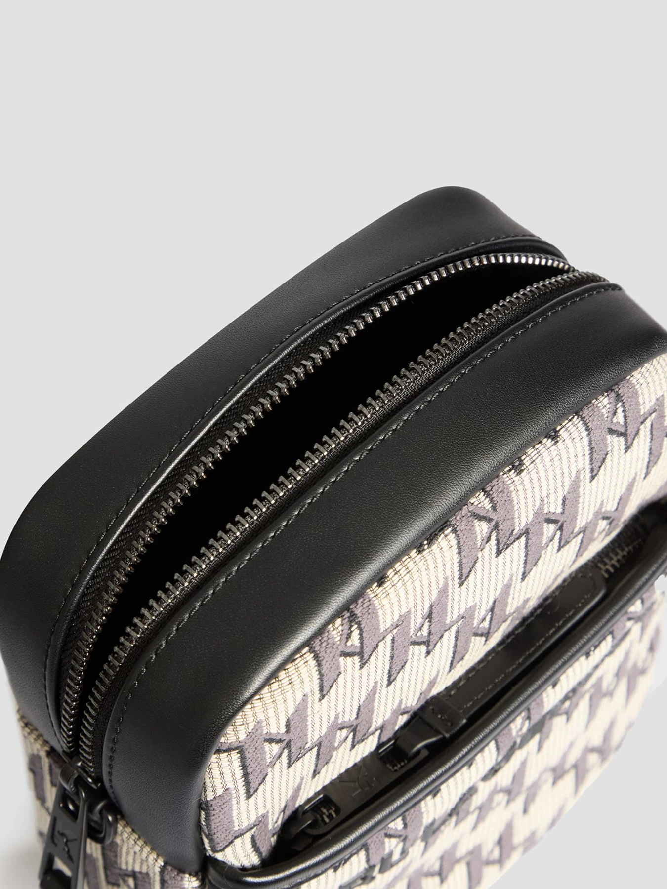 Сумки Karl Lagerfeld модель A2M30234;900 Сумки Karl Lagerfeld модель A2M30234;900 Фото