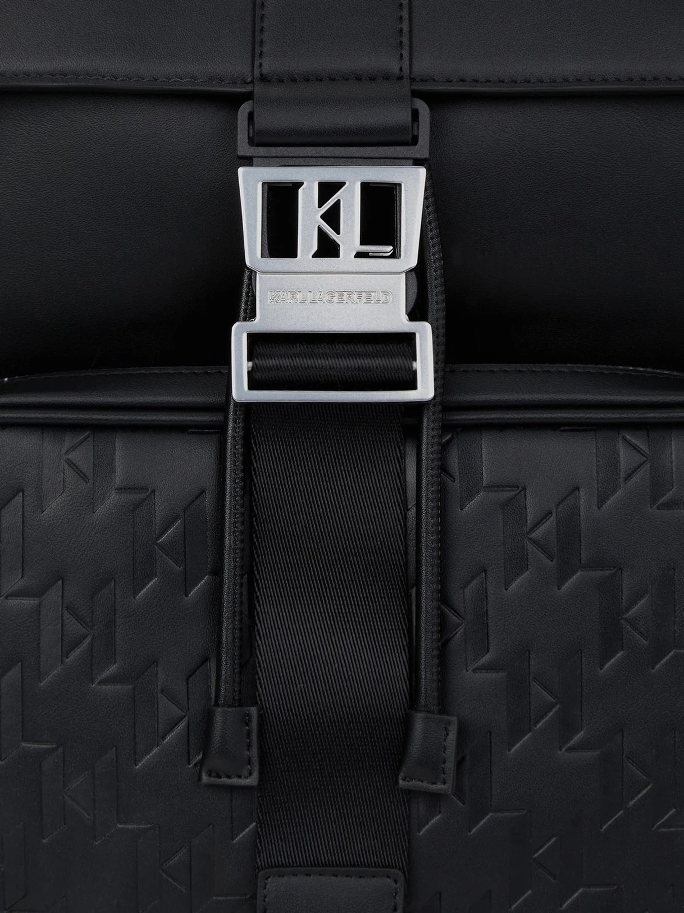 Рюкзаки Karl Lagerfeld модель B1M30217;999 Рюкзаки Karl Lagerfeld модель B1M30217;999 Фото