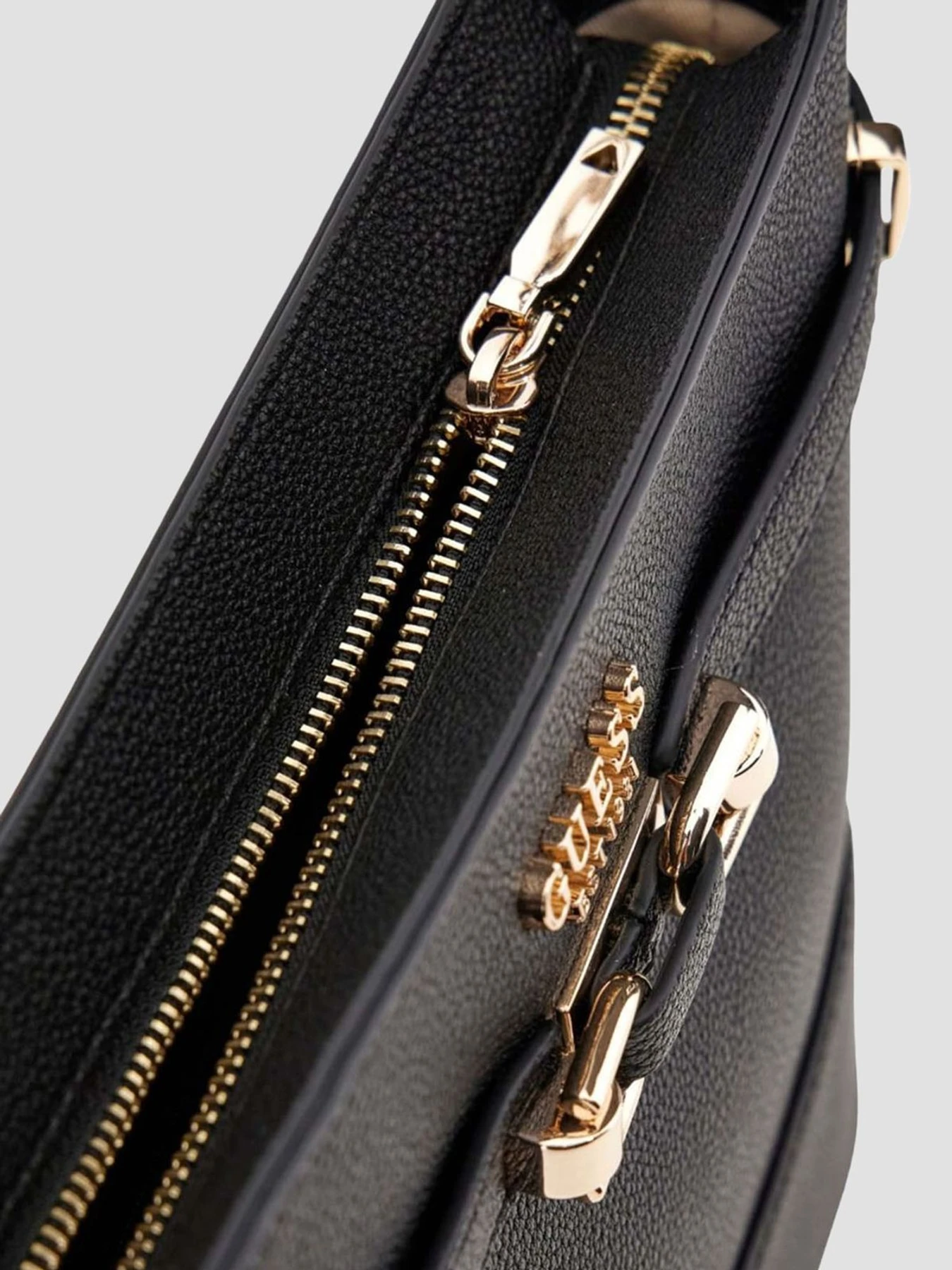 Сумки GUESS модель HWBG95.27040;BLA Сумки GUESS модель HWBG95.27040;BLA Фото