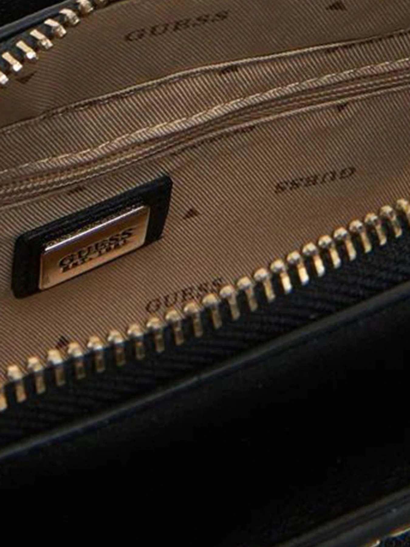 Сумки GUESS модель HWBG96.33760;BLA Сумки GUESS модель HWBG96.33760;BLA Фото