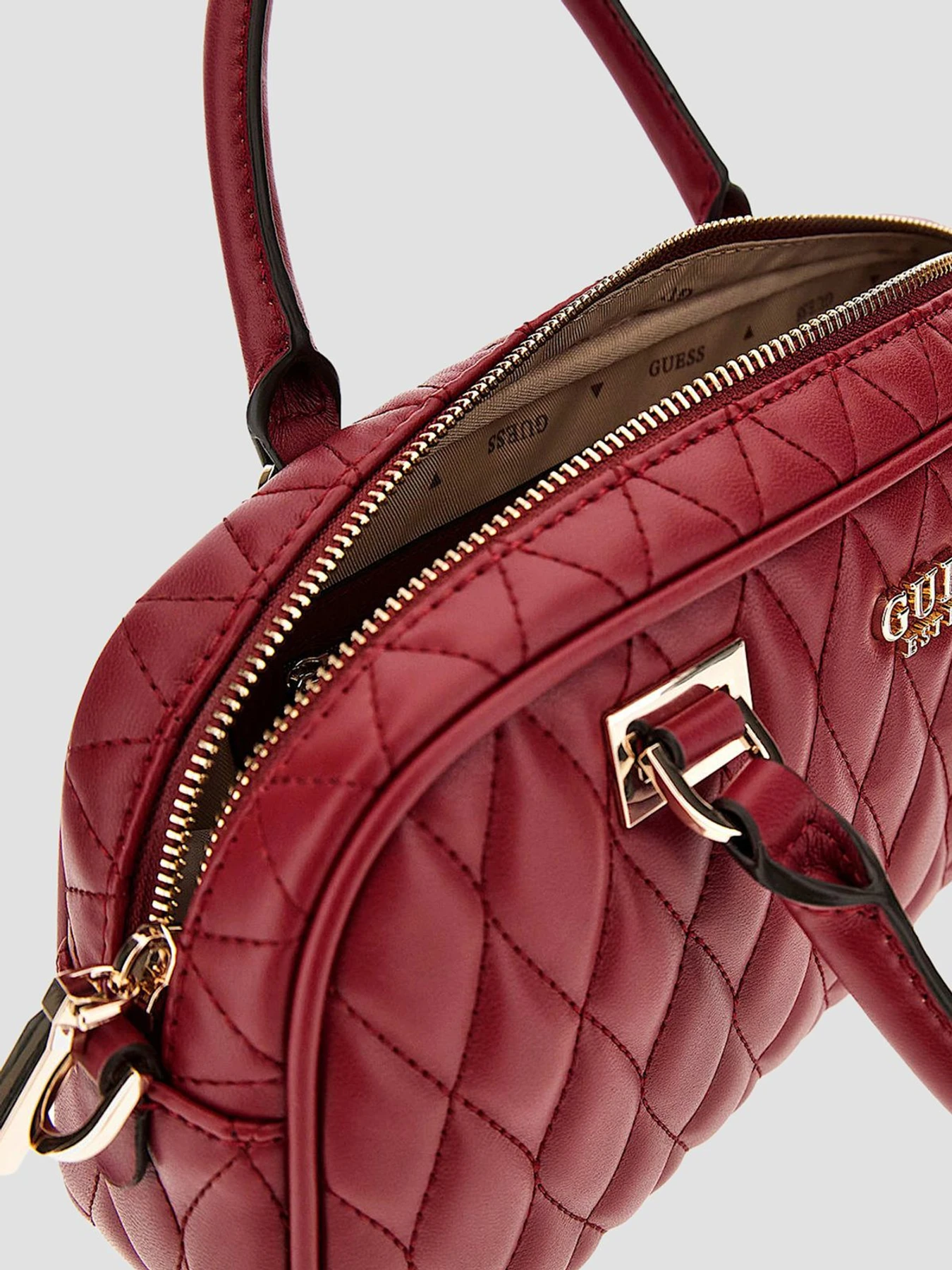 Сумки GUESS модель HWQG81.22050;RED Сумки GUESS модель HWQG81.22050;RED Фото