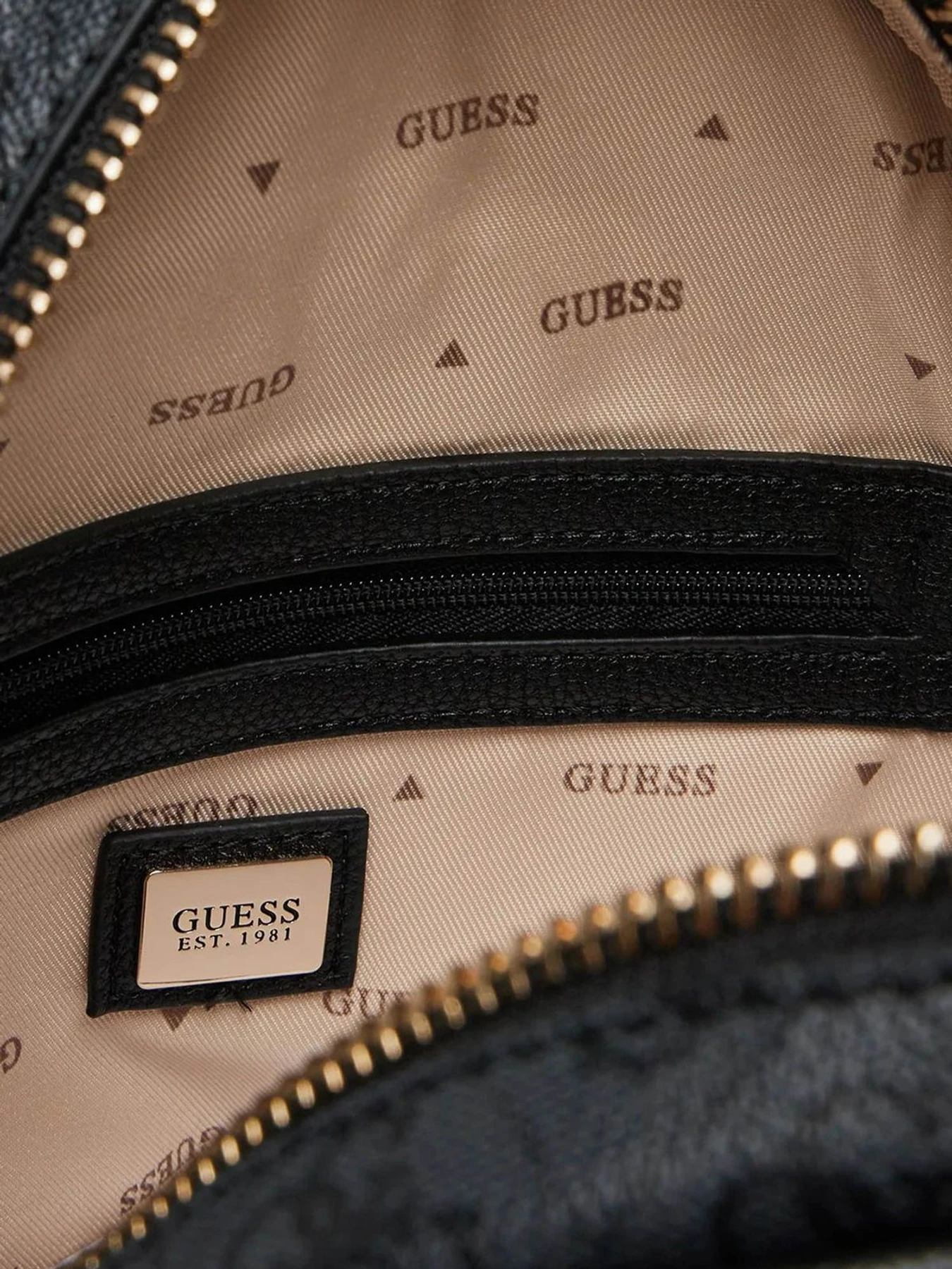 Рюкзаки GUESS модель HWSG71.18320;CLO Рюкзаки GUESS модель HWSG71.18320;CLO Фото