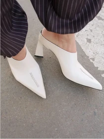 Шлёпанцы Emmelie Delage модель TRESS 16 Фото