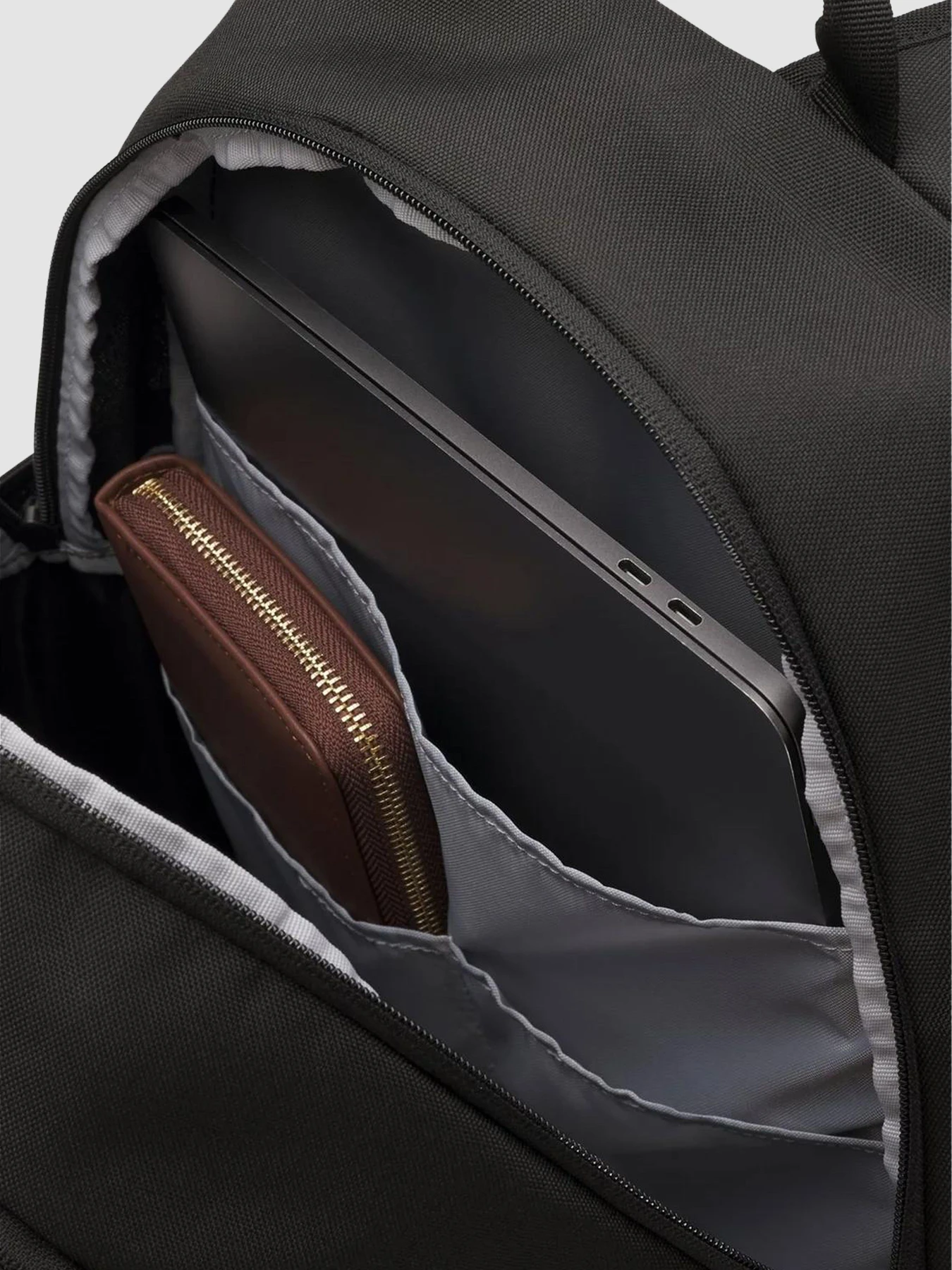 Рюкзаки Under Armour Hustle Sport 6.0 Backpack Black модель 6000397-001 Фото
