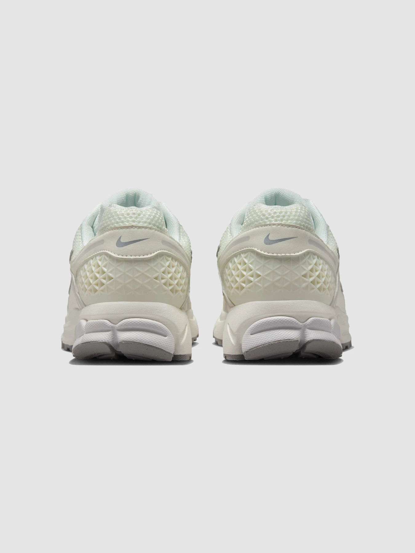 Кроссовки NIKE Zoom Vomero 5 модель FB9149-103 Кроссовки NIKE Zoom Vomero 5 модель FB9149-103 Фото