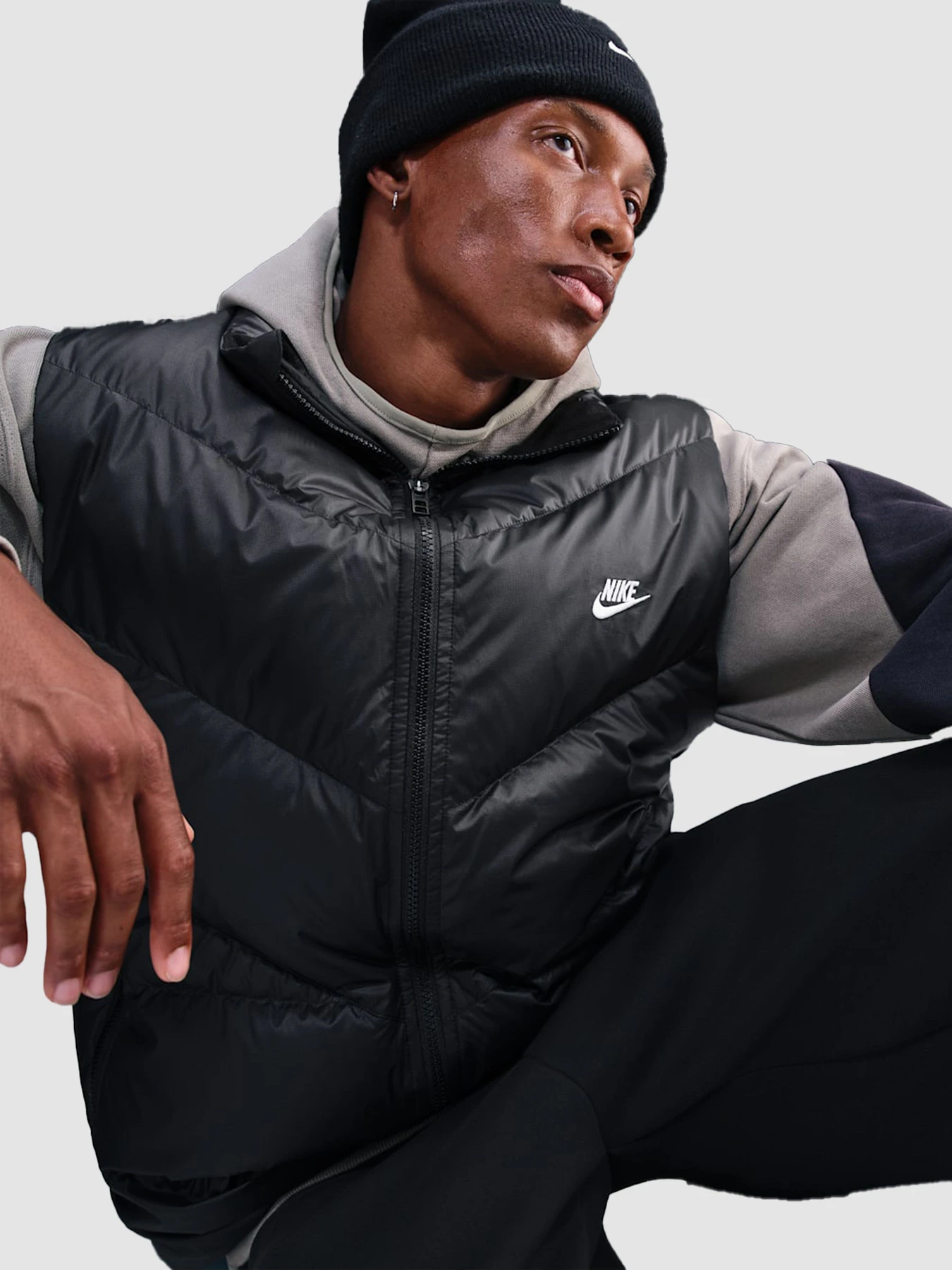 Куртки та дублянки NIKE Windrunner Statement Down Gilet модель HV1480-010 Куртки та дублянки NIKE Windrunner Statement Down Gilet модель HV1480-010 Фото