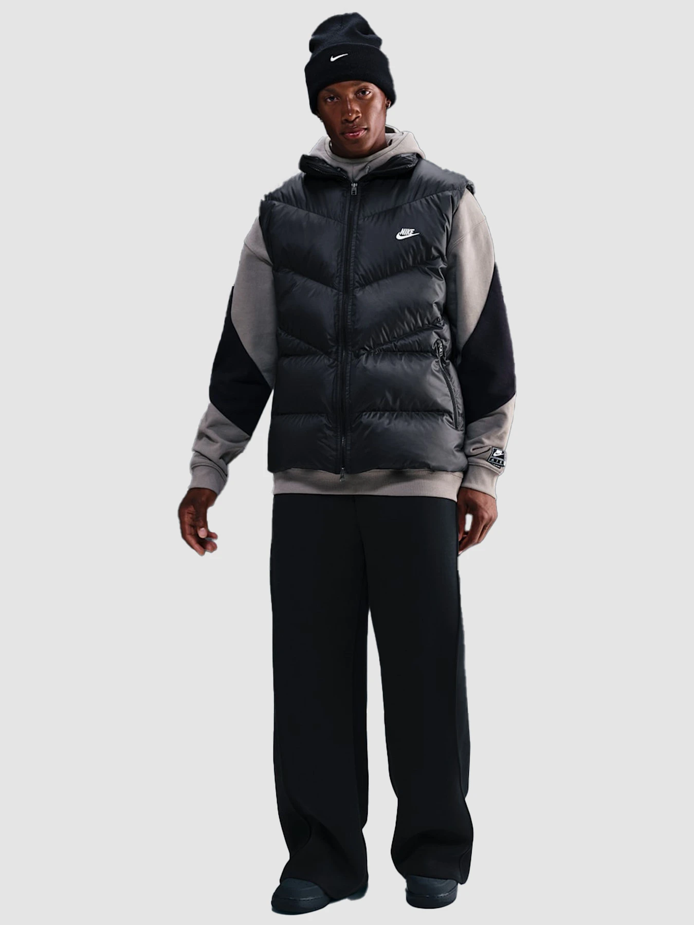 Куртки та дублянки NIKE Windrunner Statement Down Gilet модель HV1480-010 Куртки та дублянки NIKE Windrunner Statement Down Gilet модель HV1480-010 Фото
