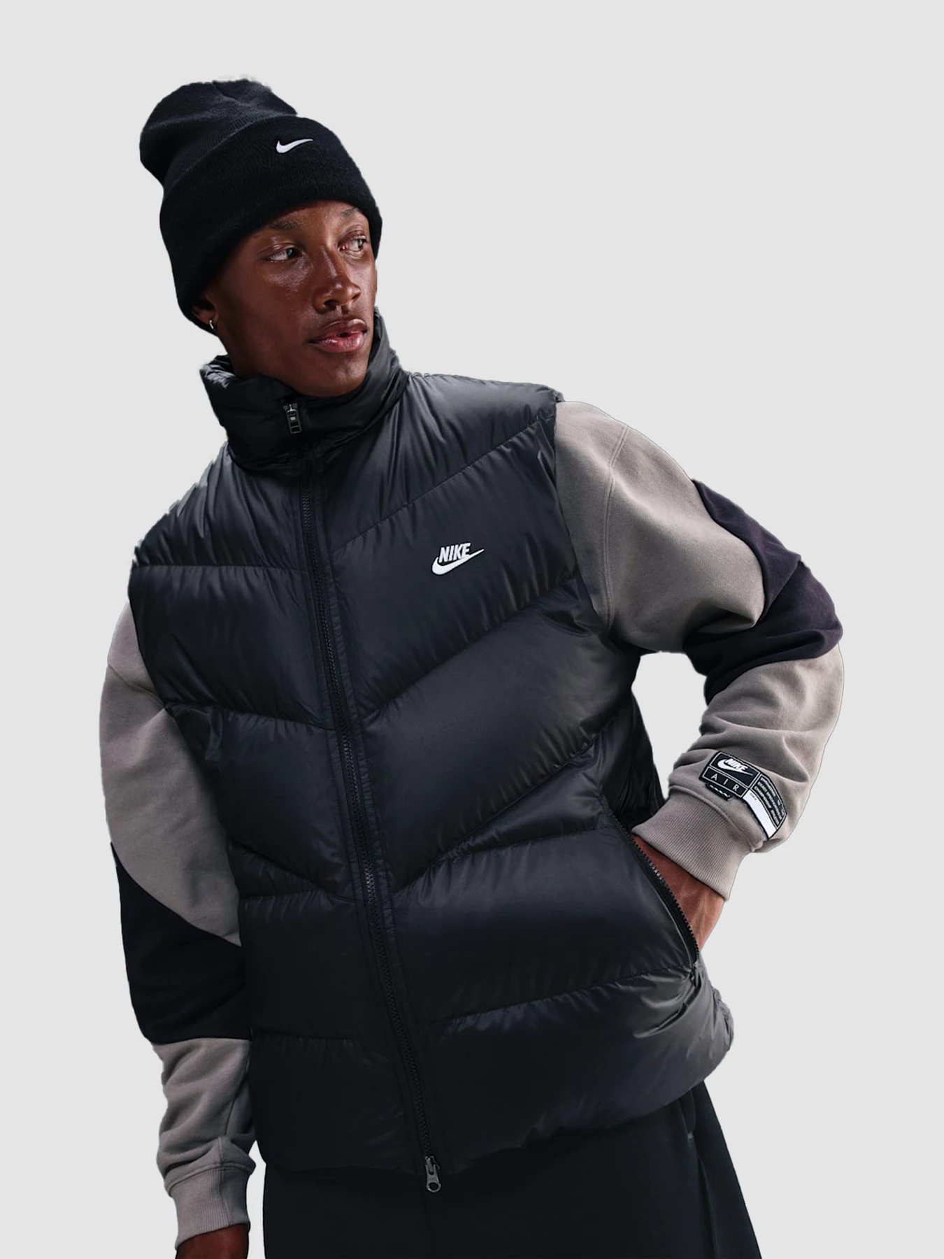 Куртки та дублянки NIKE Windrunner Statement Down Gilet модель HV1480-010 Куртки та дублянки NIKE Windrunner Statement Down Gilet модель HV1480-010 Фото