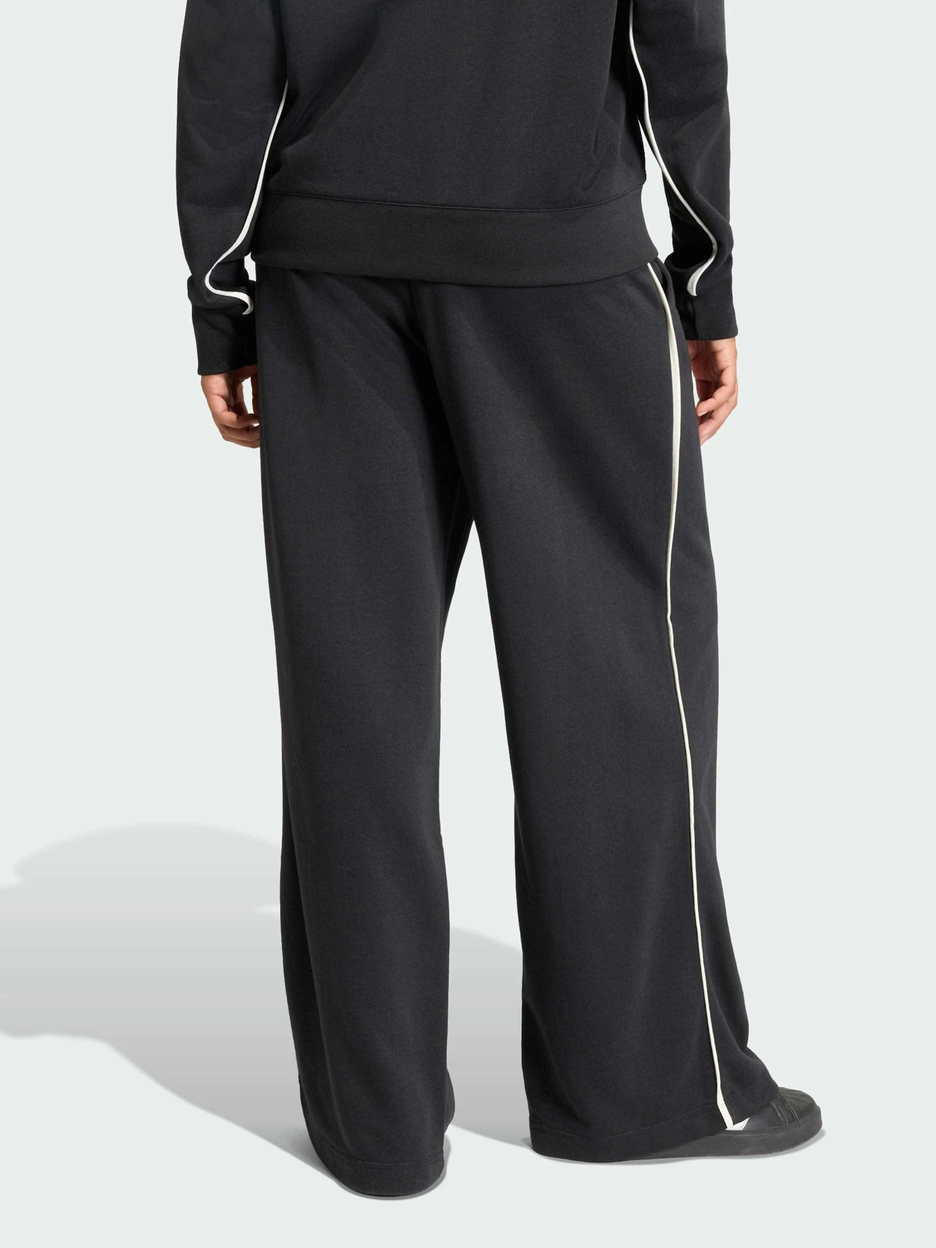 Штани Adidas Adidas Essentials модель KC3933 Штани Adidas Adidas Essentials модель KC3933 Фото