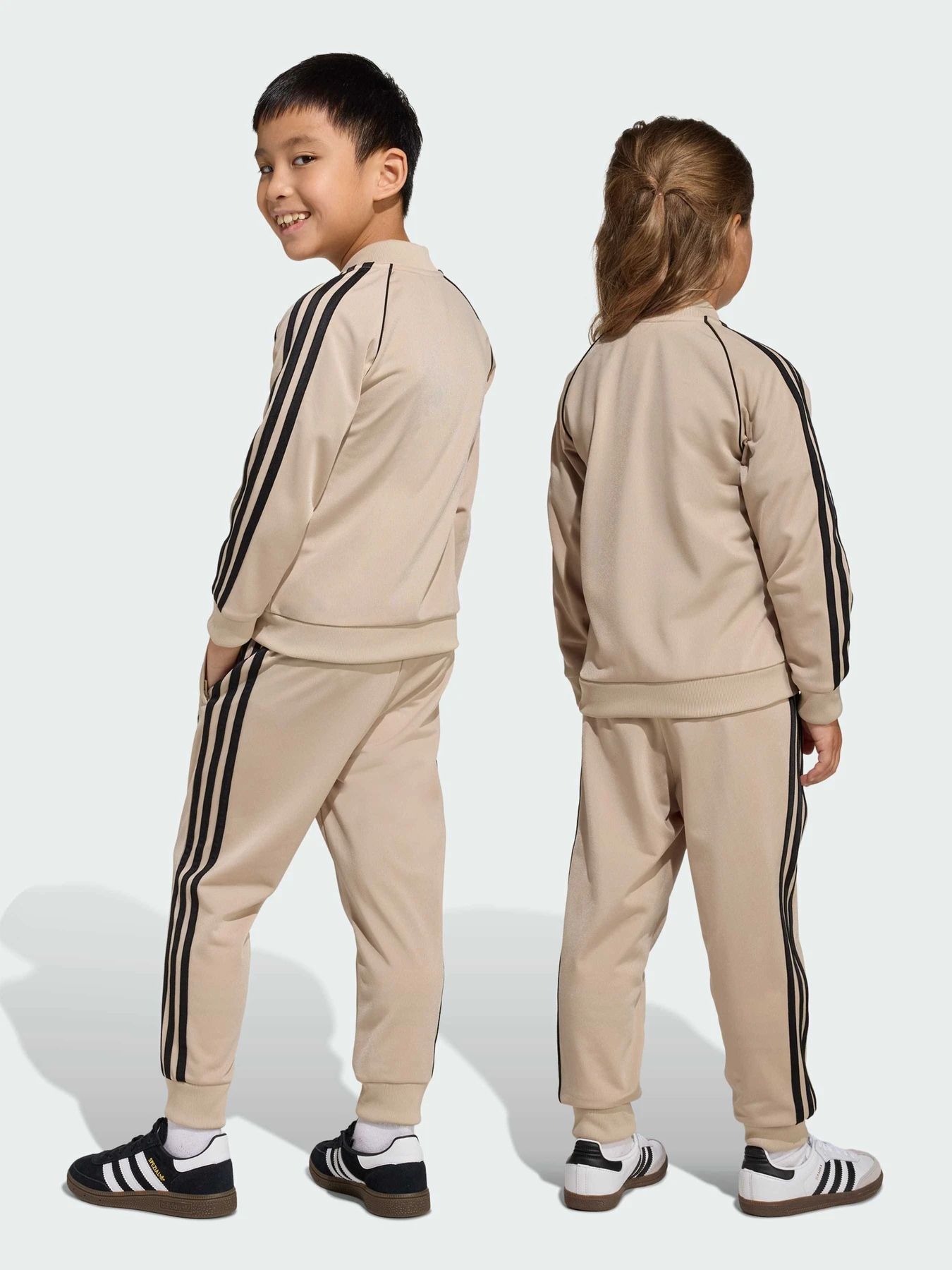 Костюмы Adidas Adicolor модель KD5743 Костюмы Adidas Adicolor модель KD5743 Фото
