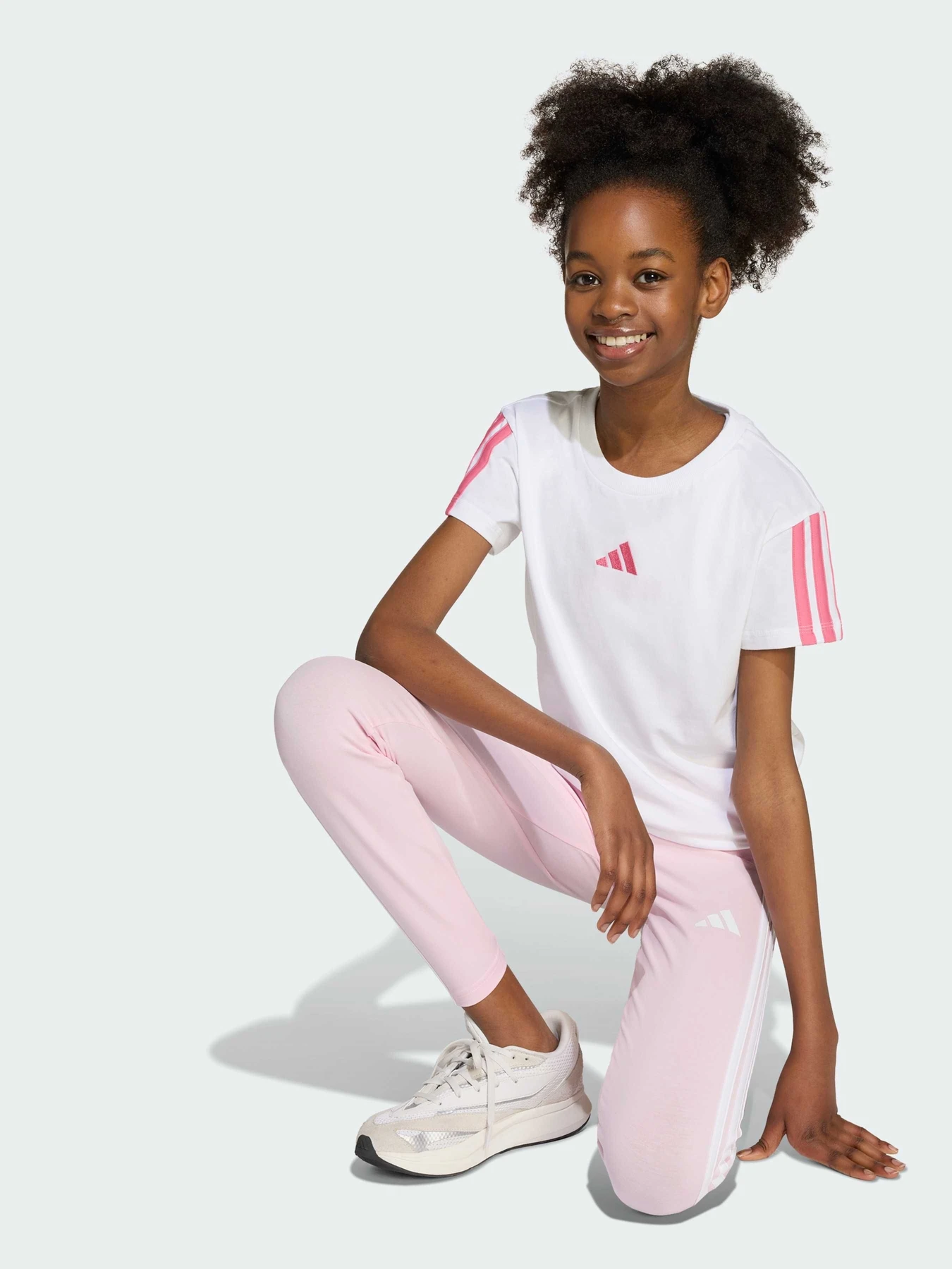 Футболки і поло Adidas Adidas Essentials модель JY4973 Футболки і поло Adidas Adidas Essentials модель JY4973 Фото