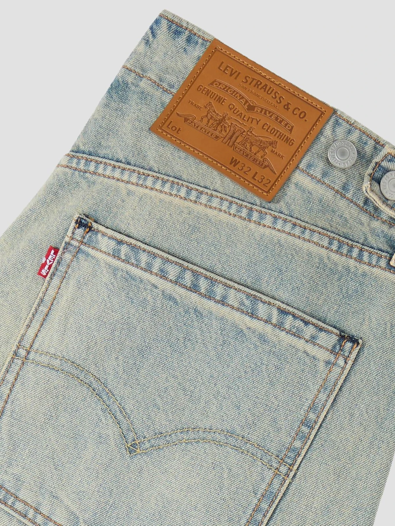Джинсы Levi's модель 0057O;0004 Джинсы Levi's модель 0057O;0004 Фото