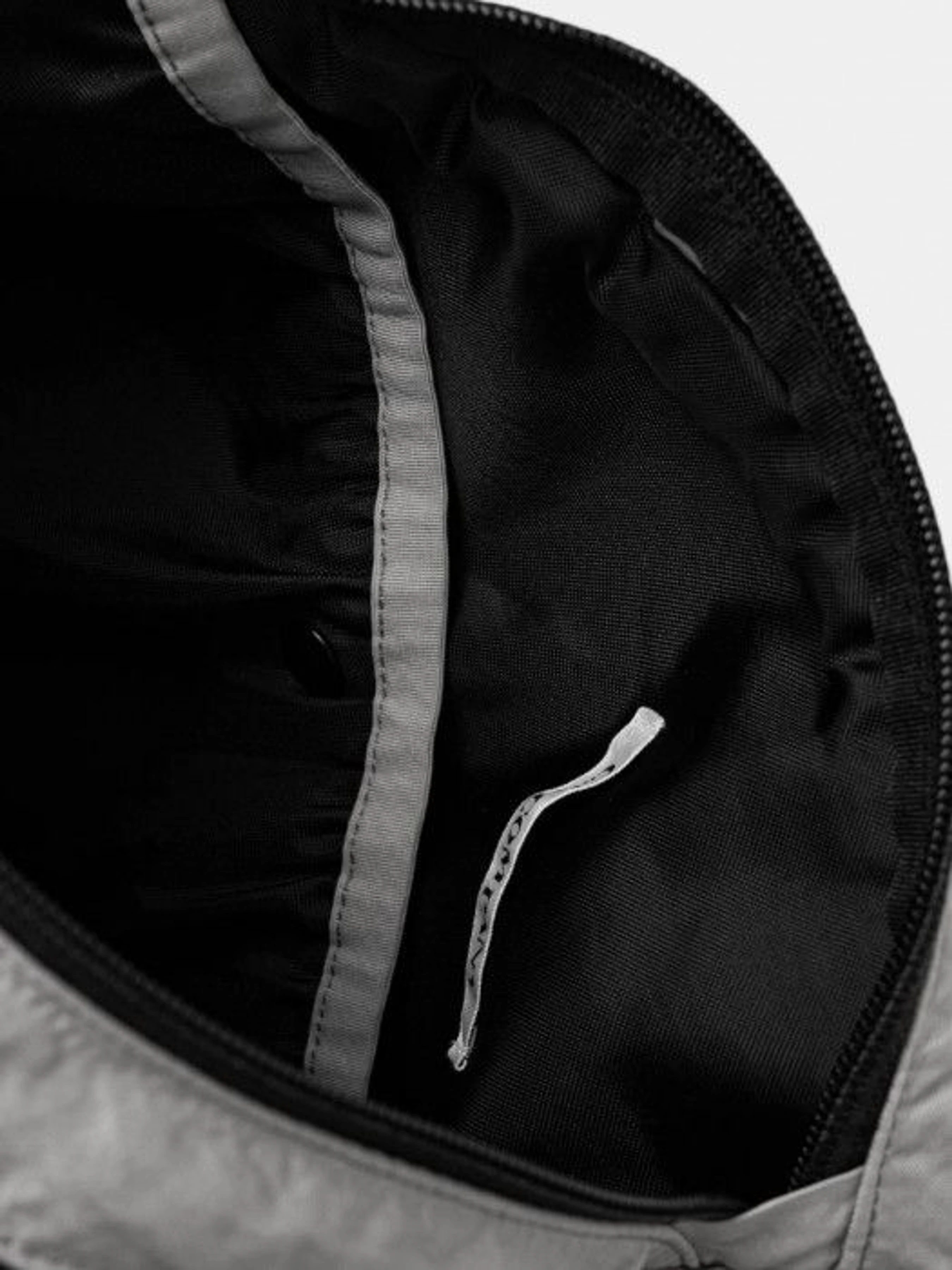 CP Company Крос-боді колір сірий фото 3