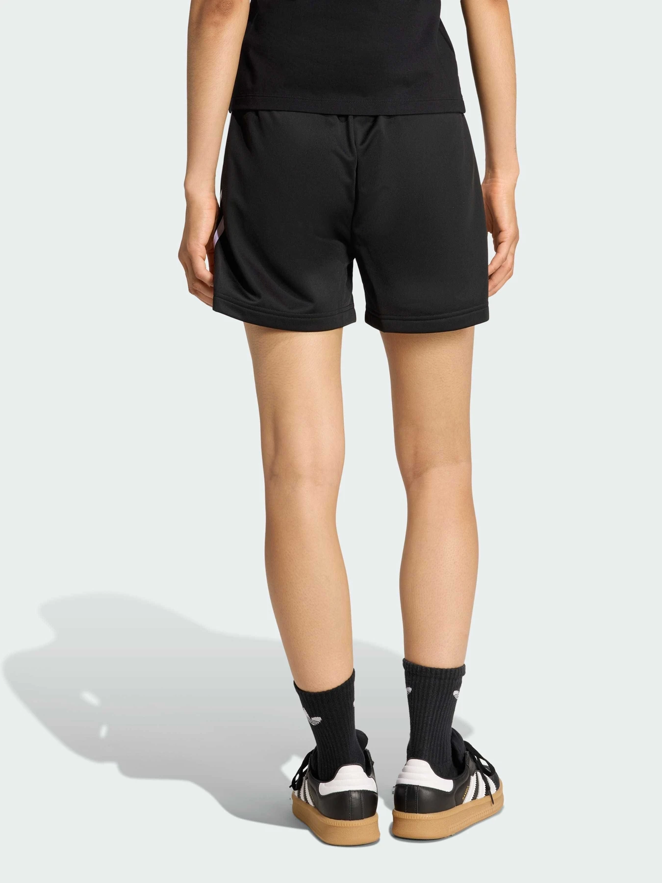 Шорты Adidas Adicolor модель KD5569 Шорты Adidas Adicolor модель KD5569 Фото