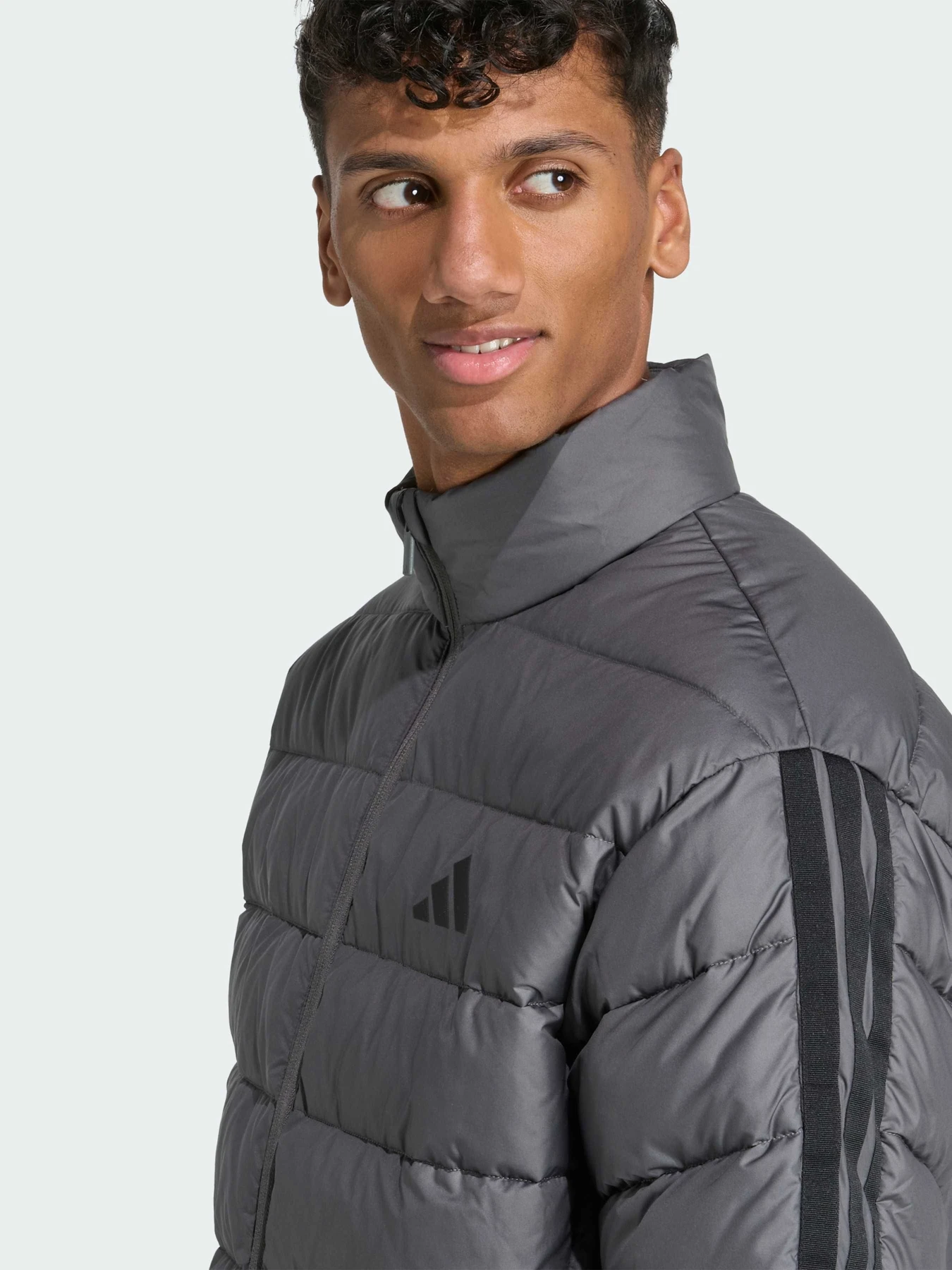 Куртки и дубленки Adidas Adidas Essentials модель JX7770 Фото