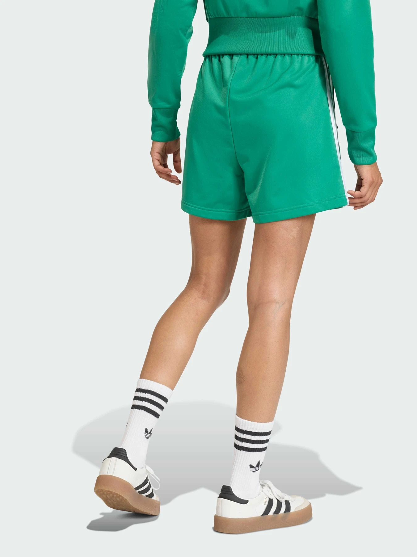 Шорты Adidas Adicolor модель KD3668 Шорты Adidas Adicolor модель KD3668 Фото