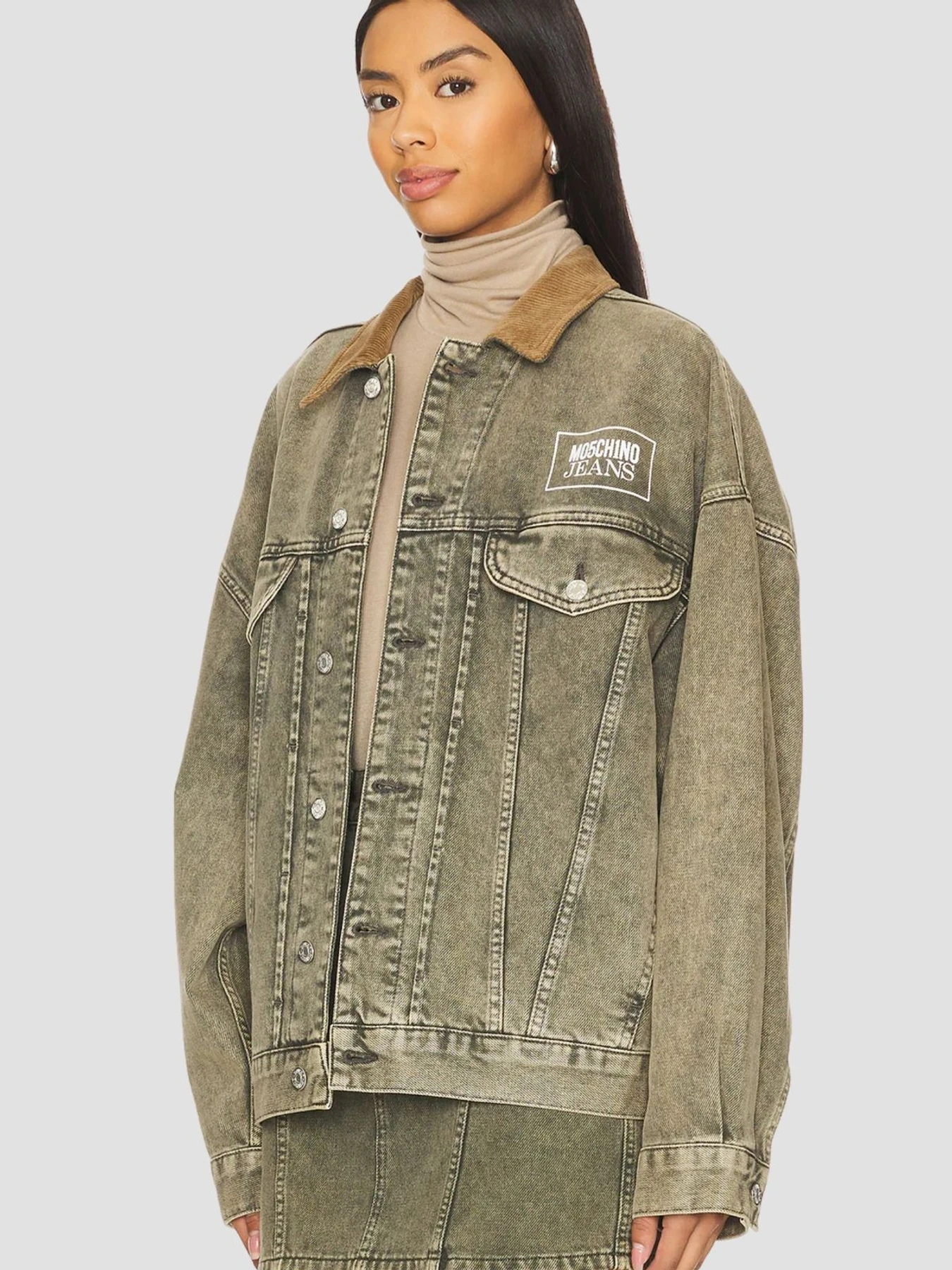 Куртки и дубленки Moschino модель A0508.3218;1517 Фото