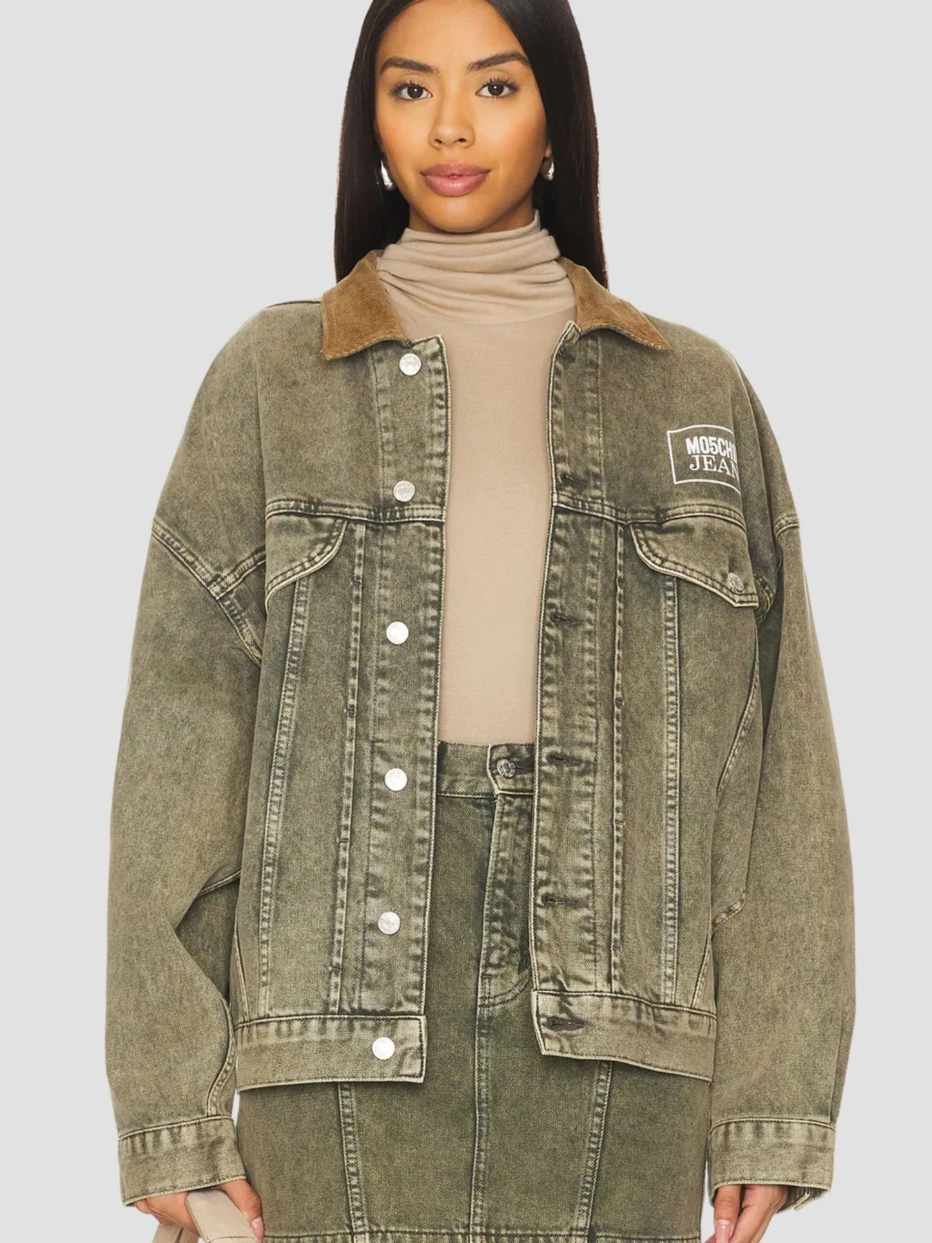 Куртки и дубленки Moschino модель A0508.3218;1517 Фото