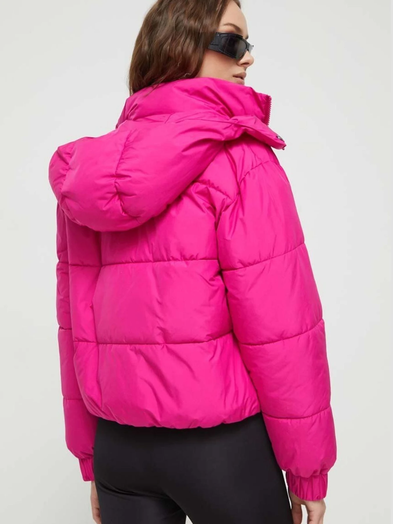 Куртки и дубленки Moschino модель A0609.8720;0244 Фото