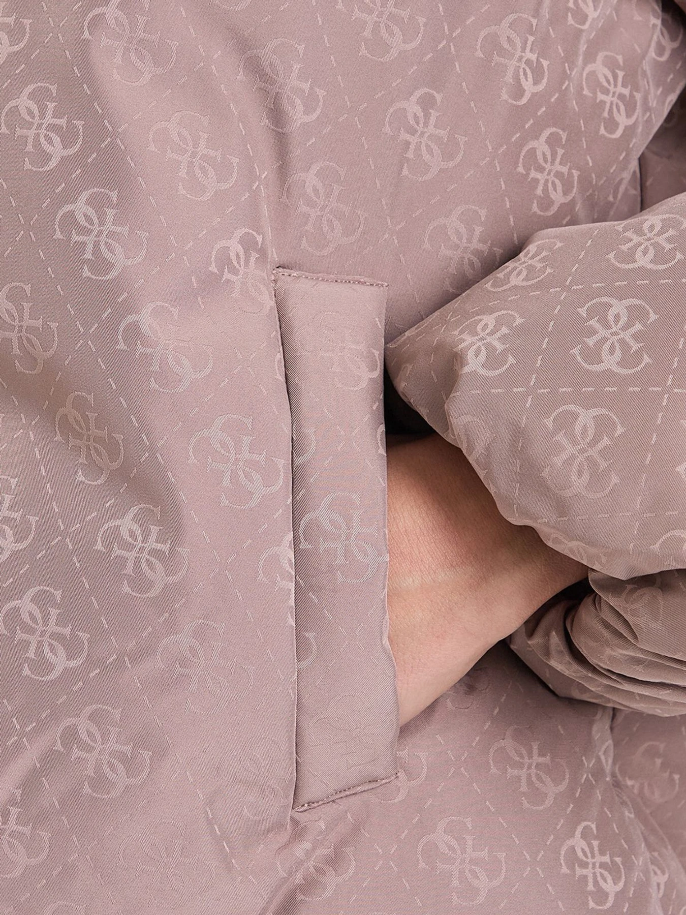 Куртки та дублянки GUESS модель V5BL07.WGLW2;FNGX Куртки та дублянки GUESS модель V5BL07.WGLW2;FNGX Фото