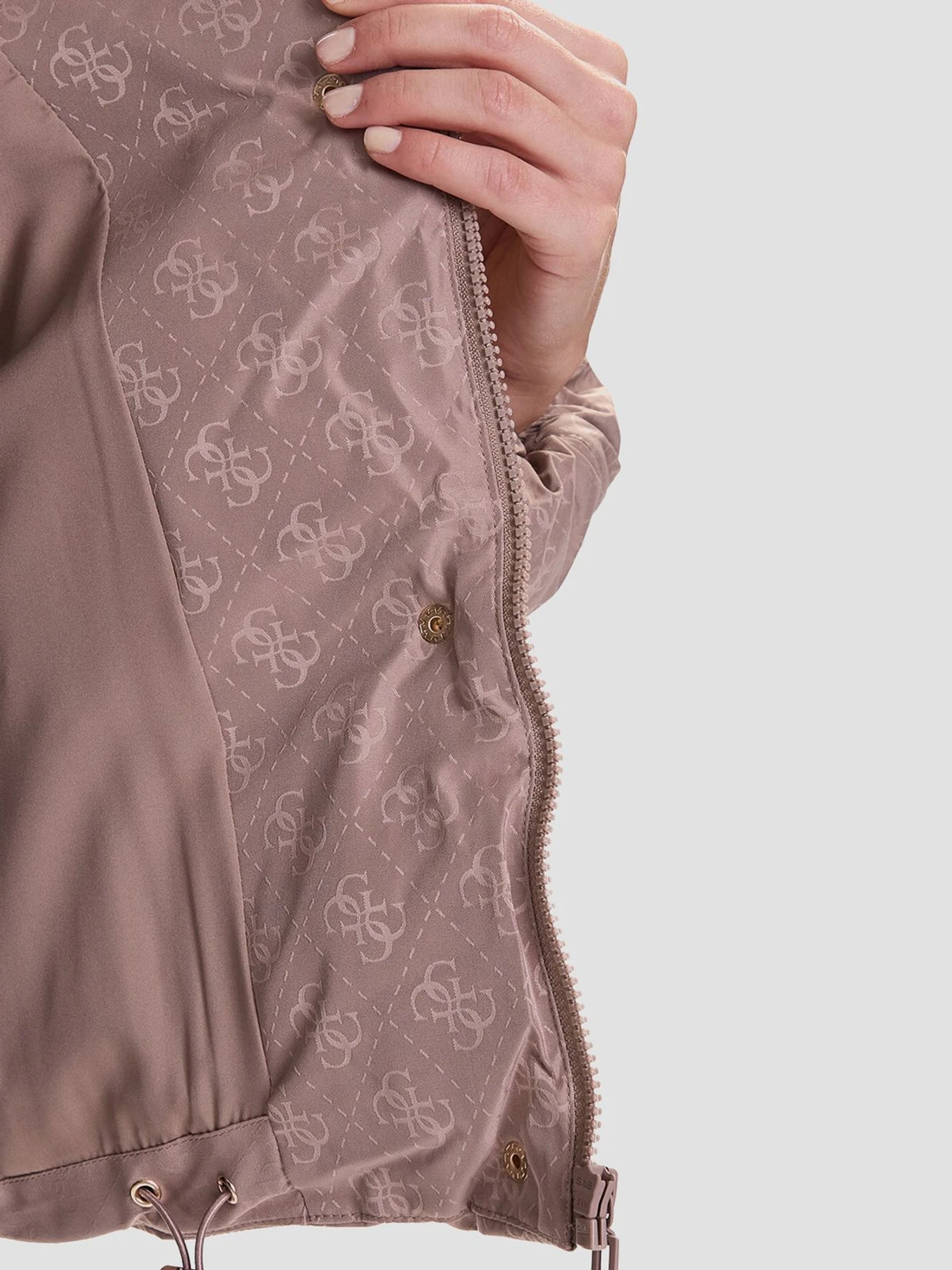 Куртки та дублянки GUESS модель V5BL07.WGLW2;FNGX Куртки та дублянки GUESS модель V5BL07.WGLW2;FNGX Фото