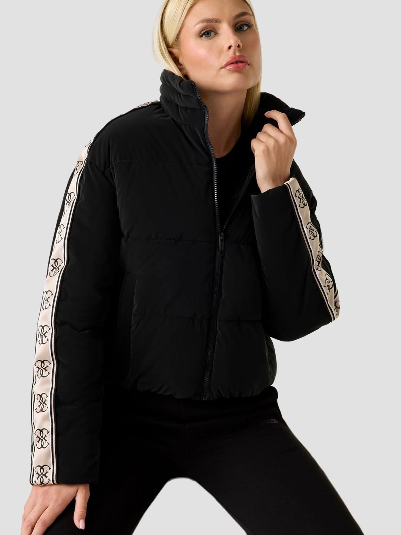 Куртки та дублянки GUESS модель V5BL11.WGYC2;JBLK Куртки та дублянки GUESS модель V5BL11.WGYC2;JBLK Фото
