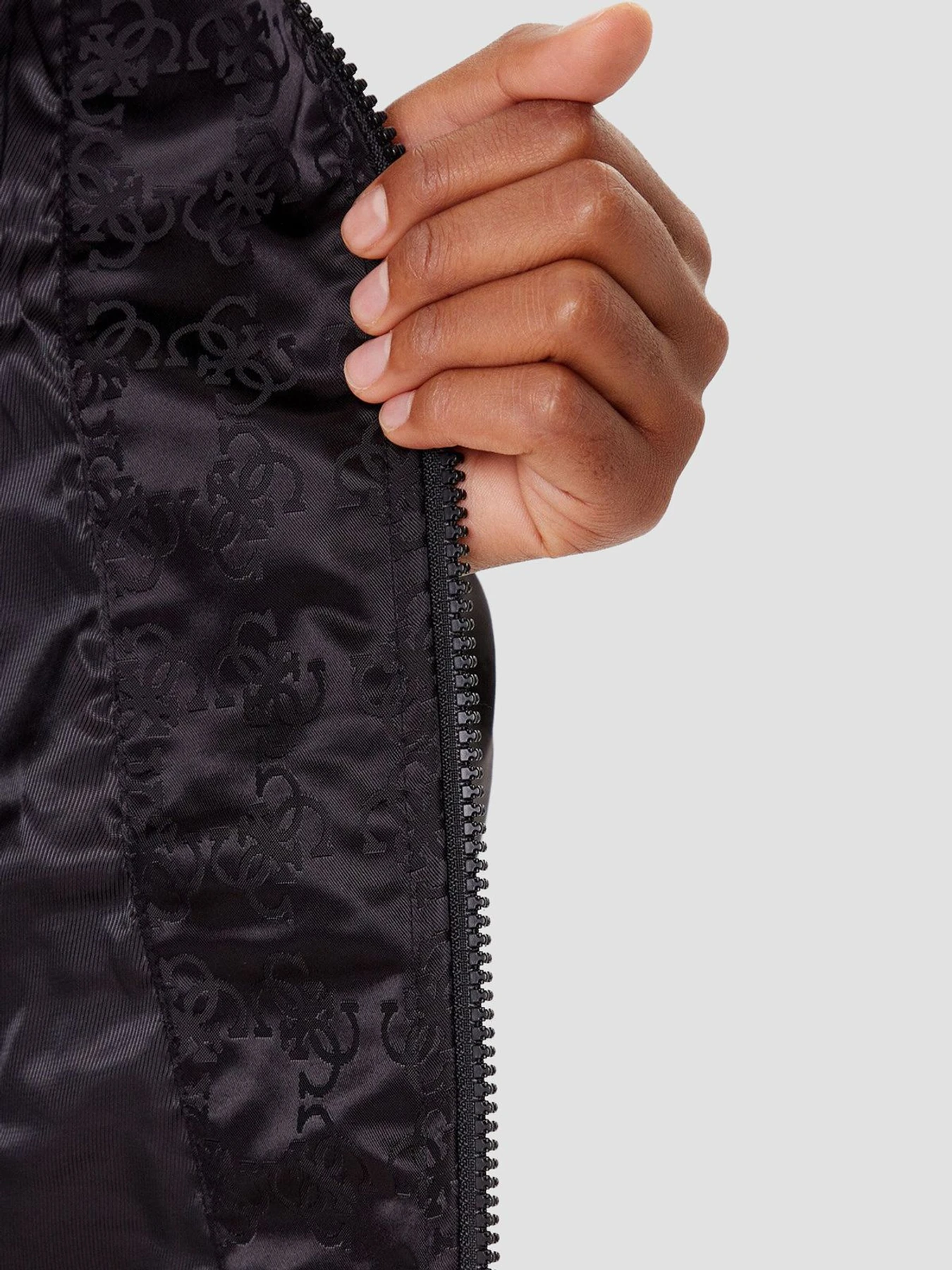 Куртки та дублянки GUESS модель V5YL11.WHFU0;FJ4Q Куртки та дублянки GUESS модель V5YL11.WHFU0;FJ4Q Фото