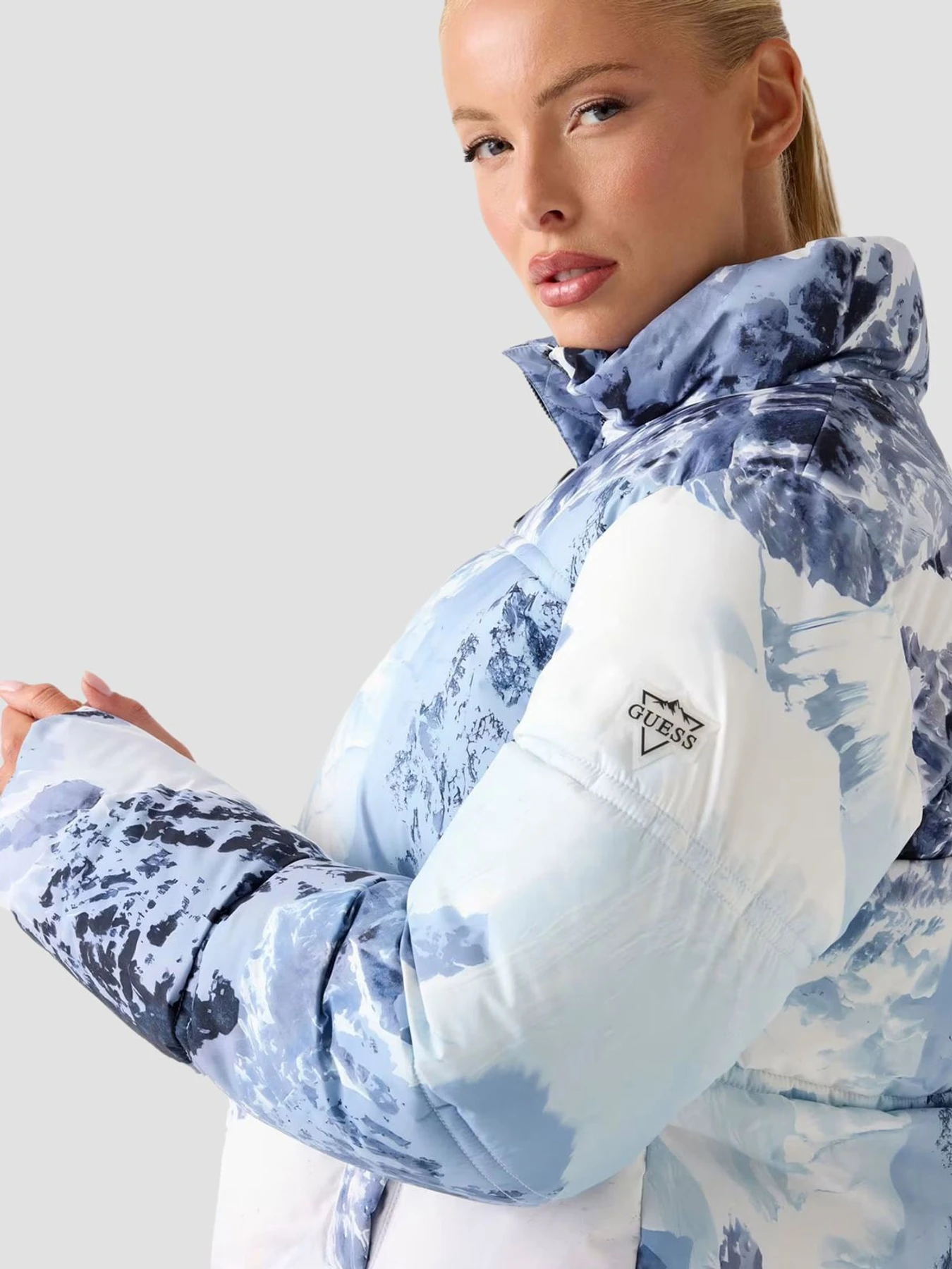 Куртки та дублянки GUESS модель W5BL92.W3282;PB1E Куртки та дублянки GUESS модель W5BL92.W3282;PB1E Фото