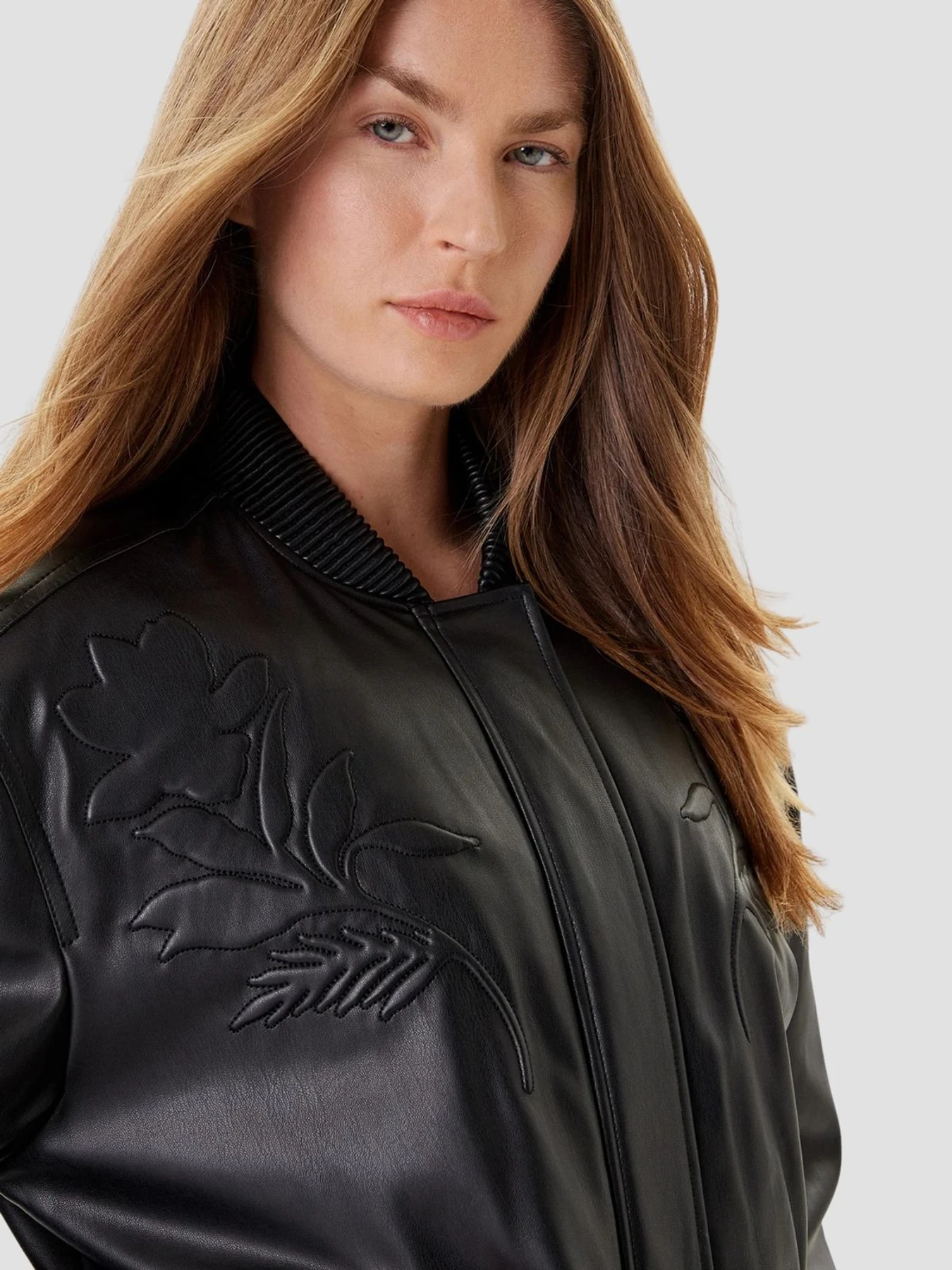 Куртки та дублянки GUESS модель W5YL06.WE480;JBLK Куртки та дублянки GUESS модель W5YL06.WE480;JBLK Фото