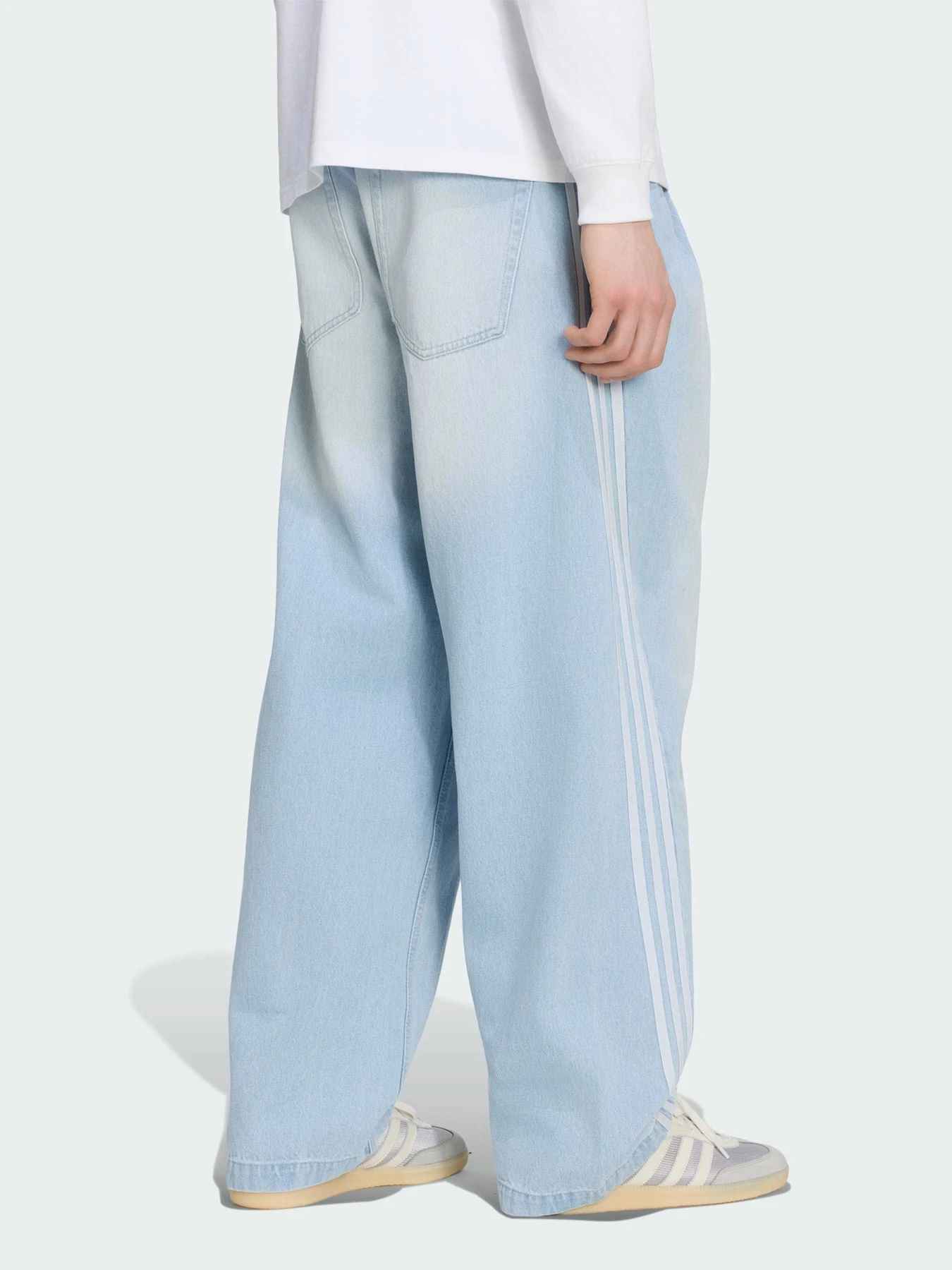 Джинсы Adidas модель KX4822 Джинсы Adidas модель KX4822 Фото