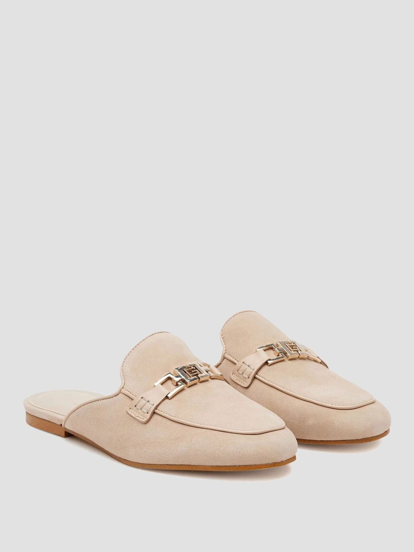 Шлёпанцы GUESS модель FLJBOM.SUE06;TAUPE Фото