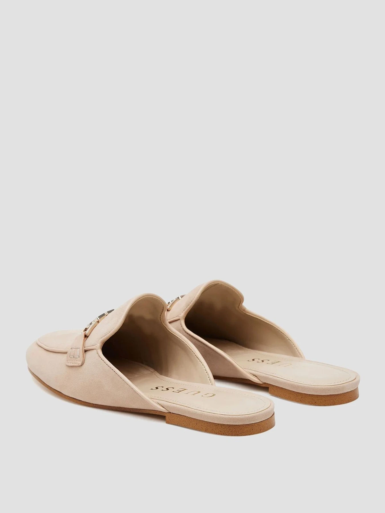 Шлёпанцы GUESS модель FLJBOM.SUE06;TAUPE Фото