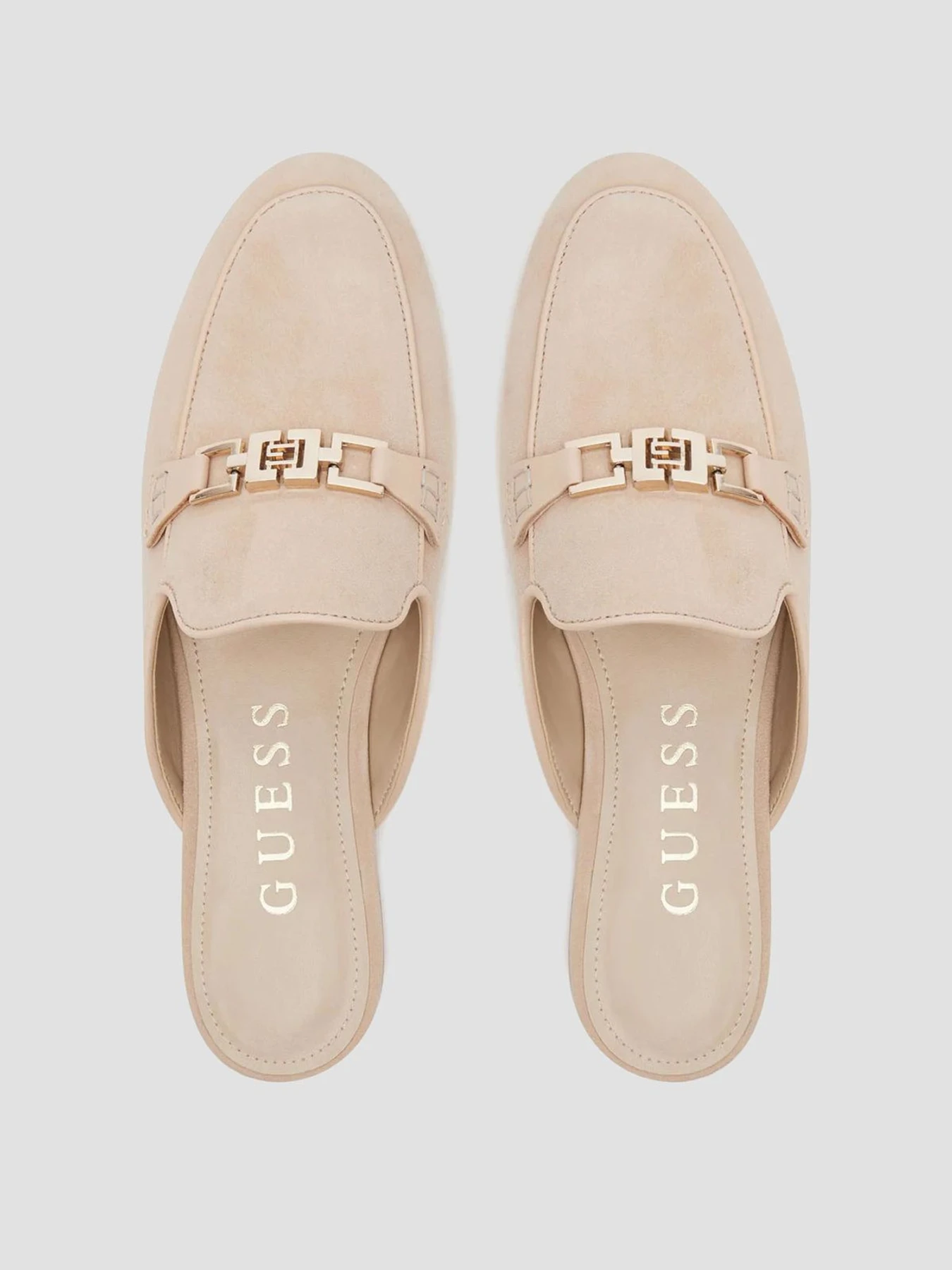 Шлёпанцы GUESS модель FLJBOM.SUE06;TAUPE Фото