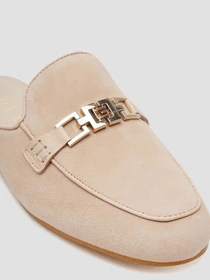 Шлёпанцы GUESS модель FLJBOM.SUE06;TAUPE Фото